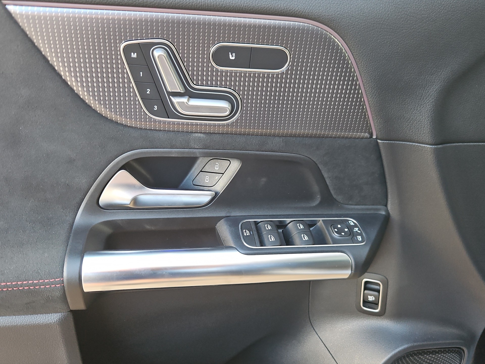 MERCEDES-BENZ EQA 350 AMG Line 4Matic-image-14