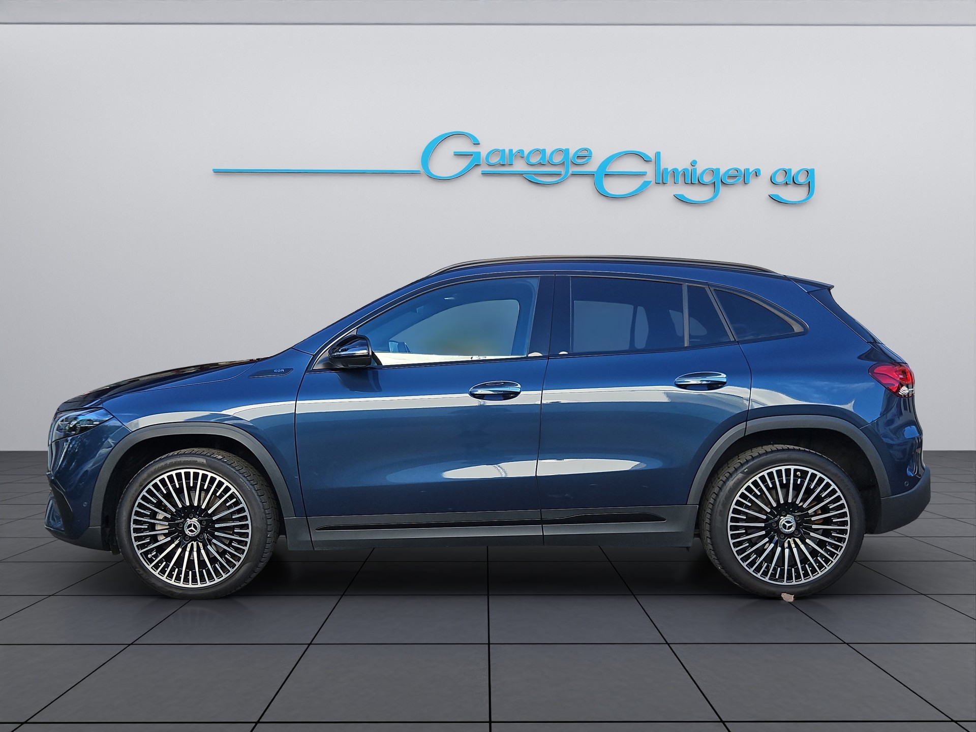 MERCEDES-BENZ EQA 350 AMG Line 4Matic-image-4
