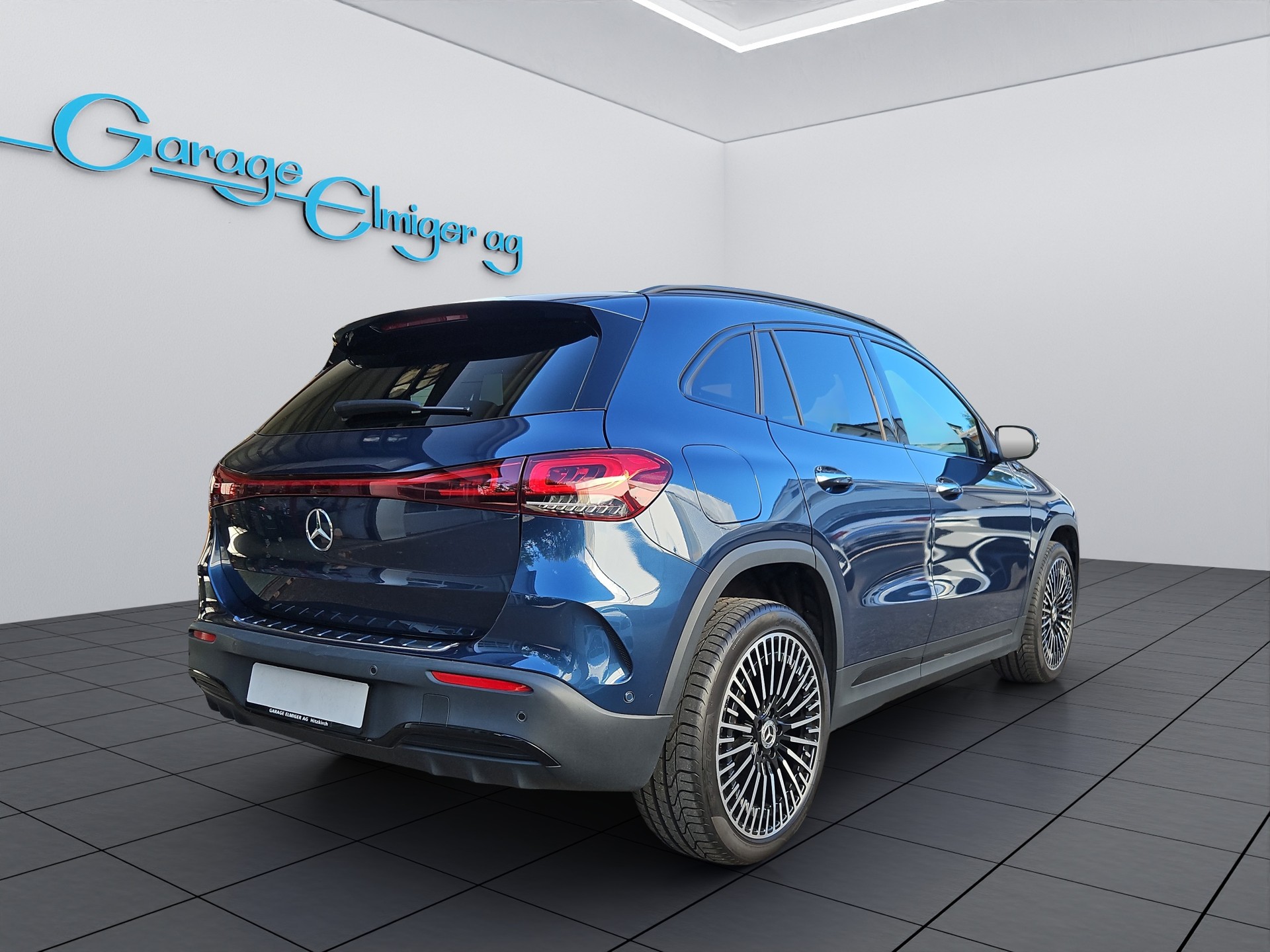 MERCEDES-BENZ EQA 350 AMG Line 4Matic-image-2