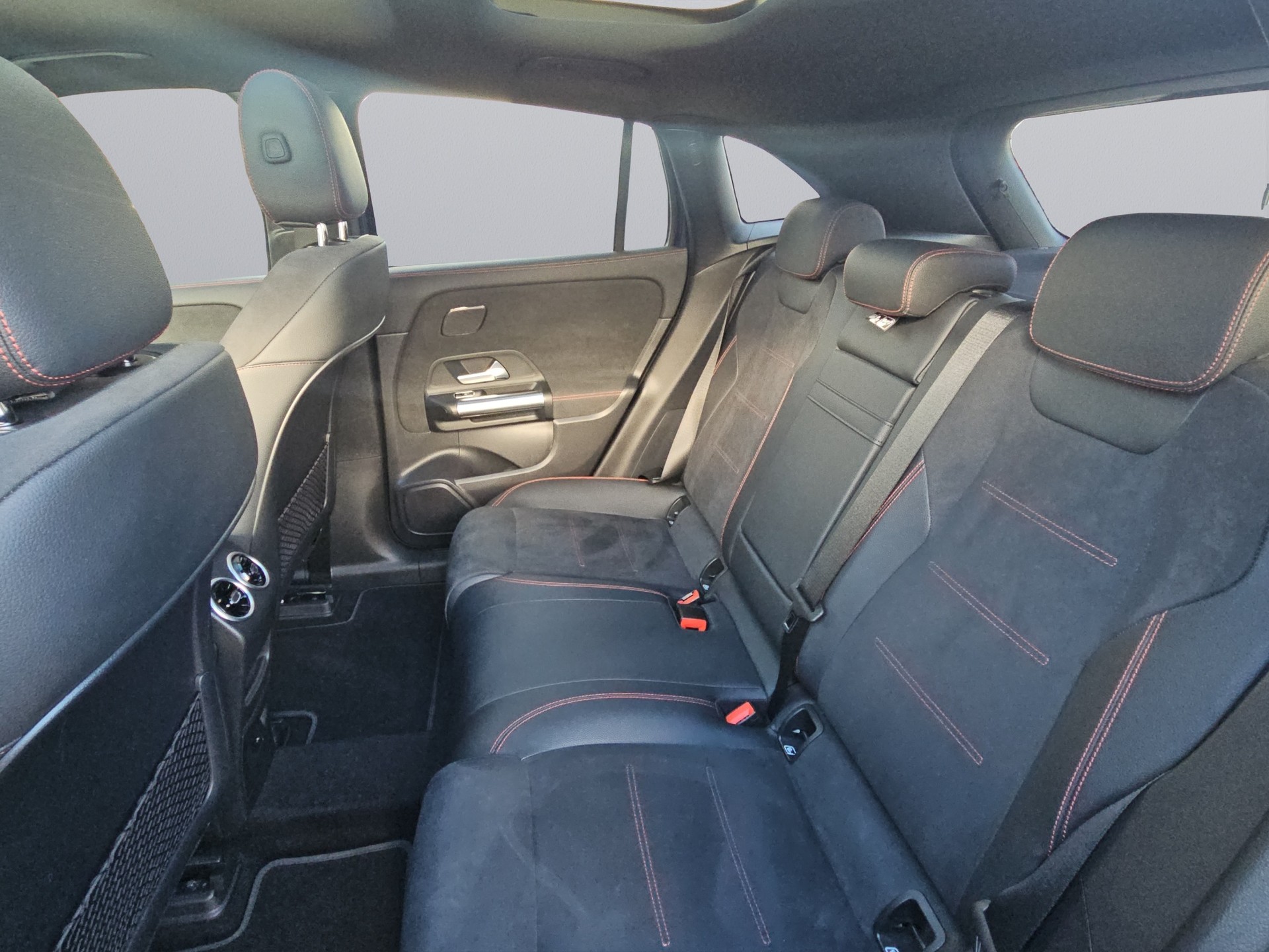 MERCEDES-BENZ EQA 350 AMG Line 4Matic-image-11