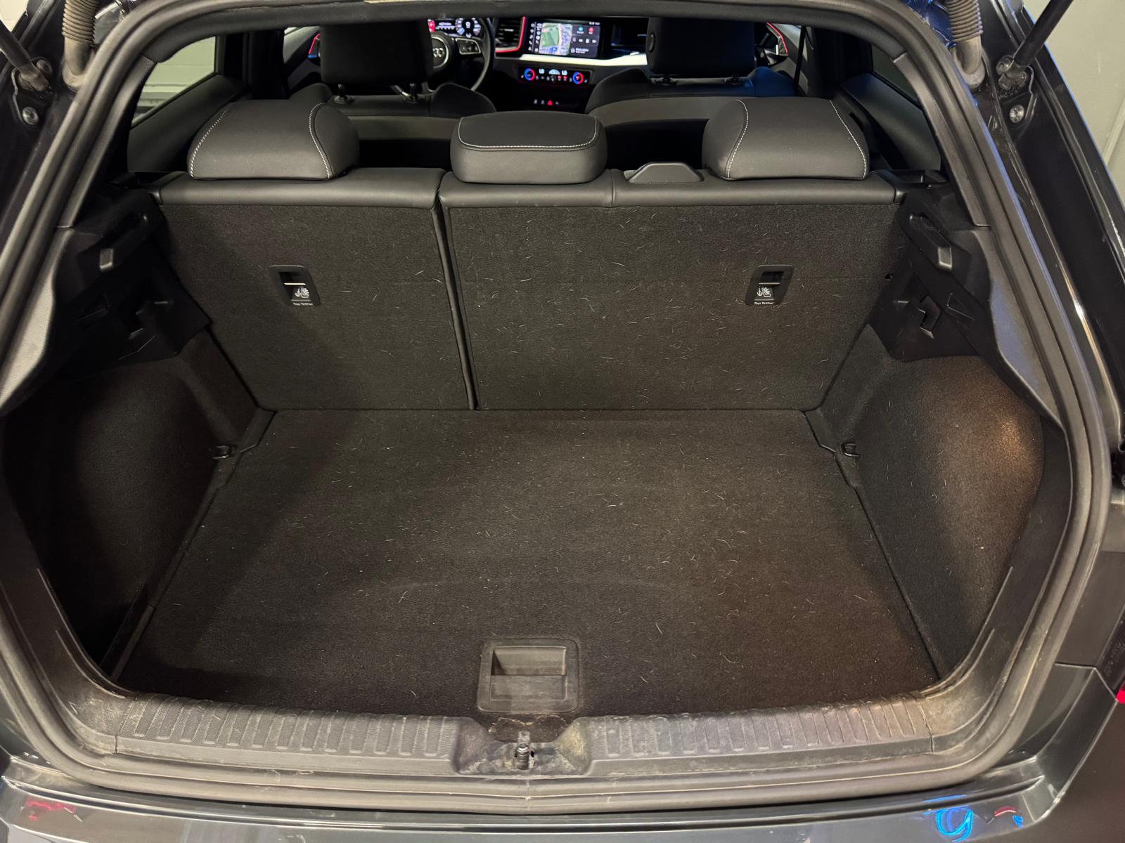 AUDI A1 Sportback 30 TFSI S Line Attraction S-tronic-image-24
