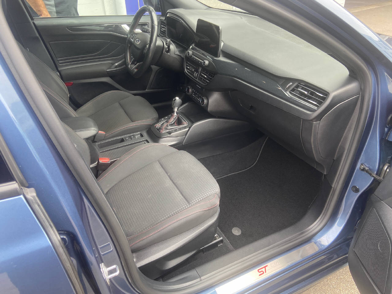 FORD Focus Station Wagon 1.0i EcoB 125 ST-Line-image-11