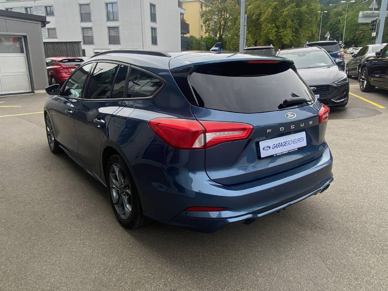 FORD Focus Station Wagon 1.0i EcoB 125 ST-Line-image-3