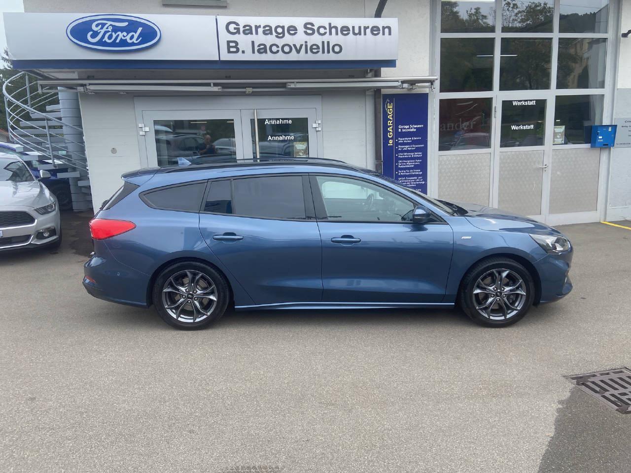 FORD Focus Station Wagon 1.0i EcoB 125 ST-Line-image-6