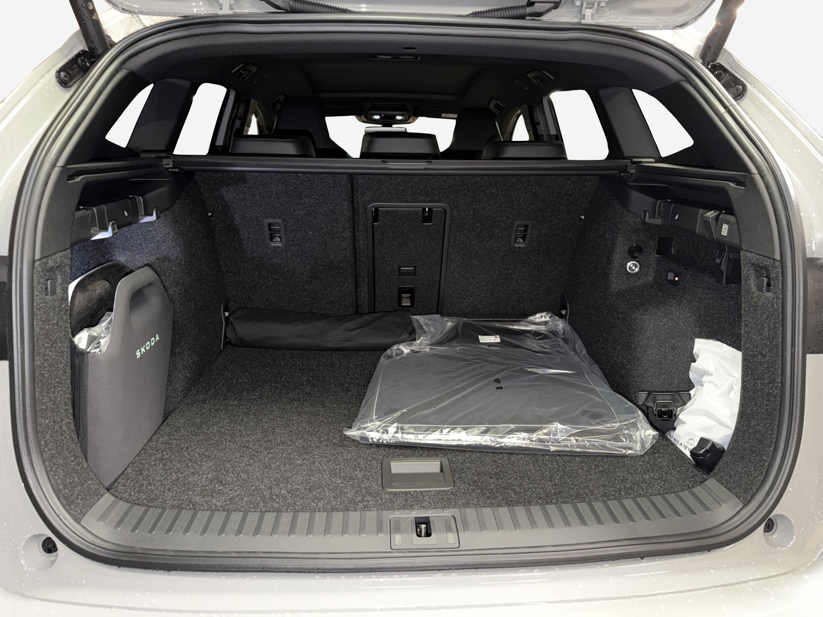 SKODA Enyaq 4x4 RS-image-12