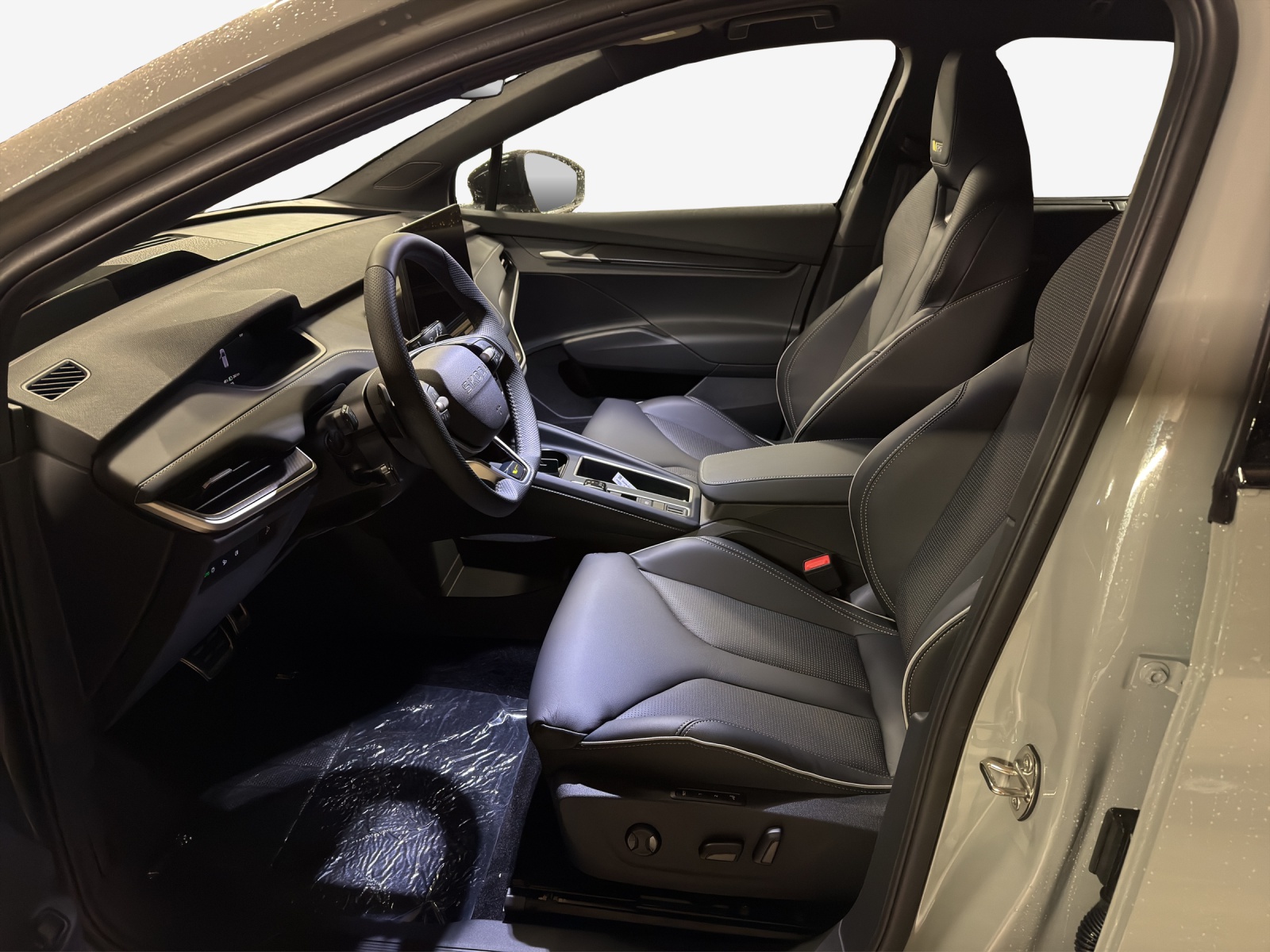 SKODA Enyaq 4x4 RS-image-7