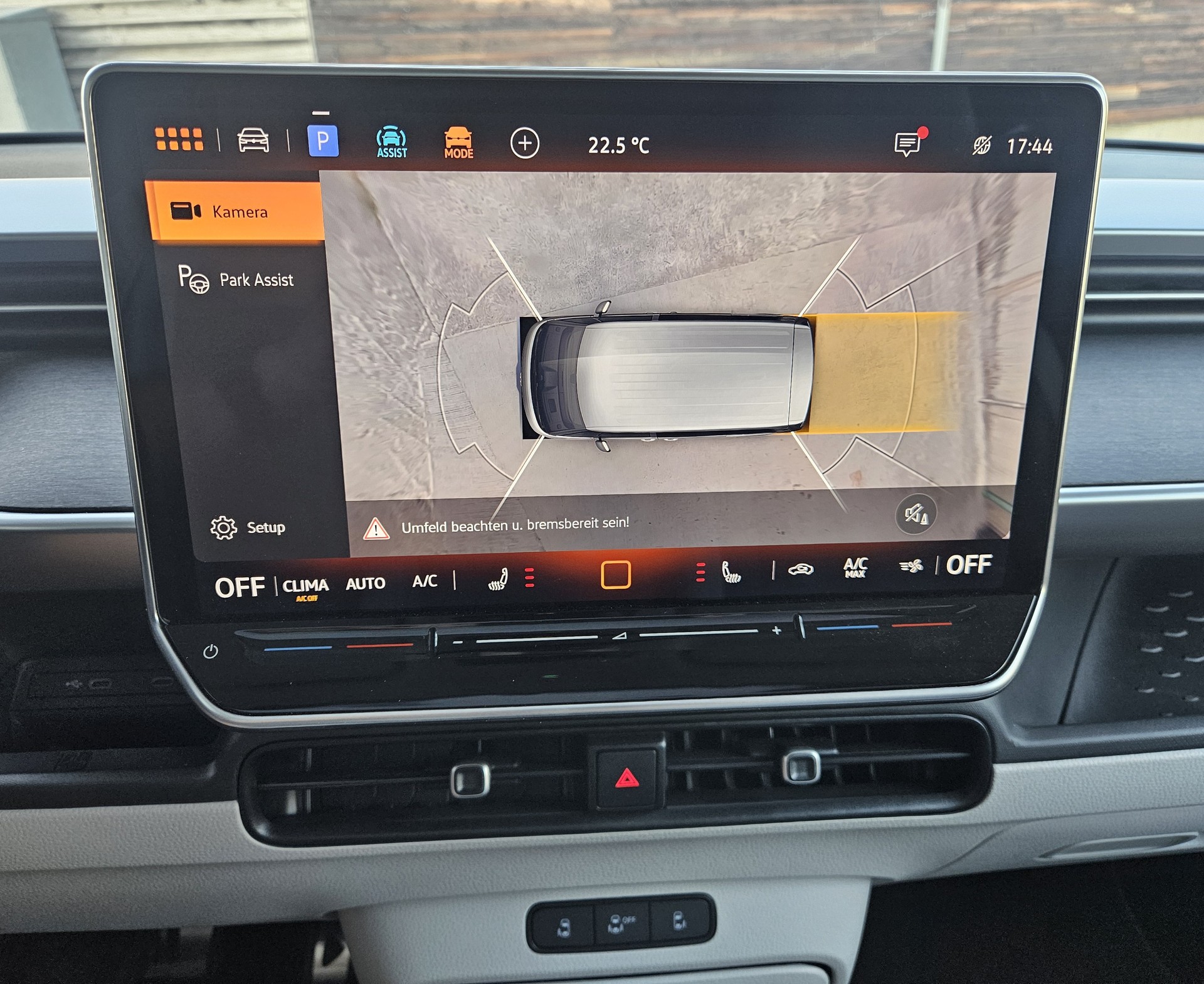 VW ID.Buzz LWB Pro mit 7-Sitzplätzen und Panoramadach-image-11