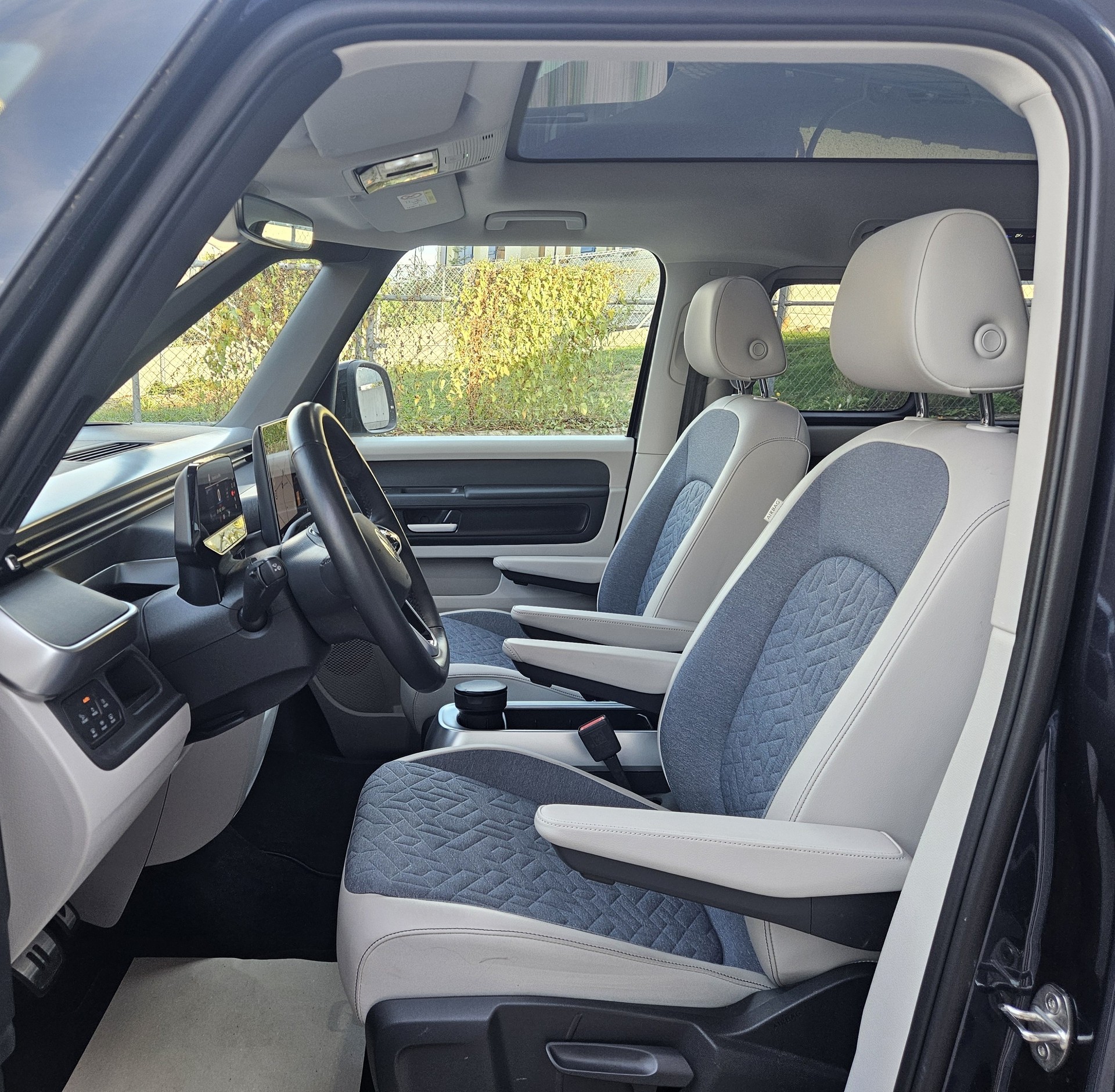 VW ID.Buzz LWB Pro mit 7-Sitzplätzen und Panoramadach-image-6