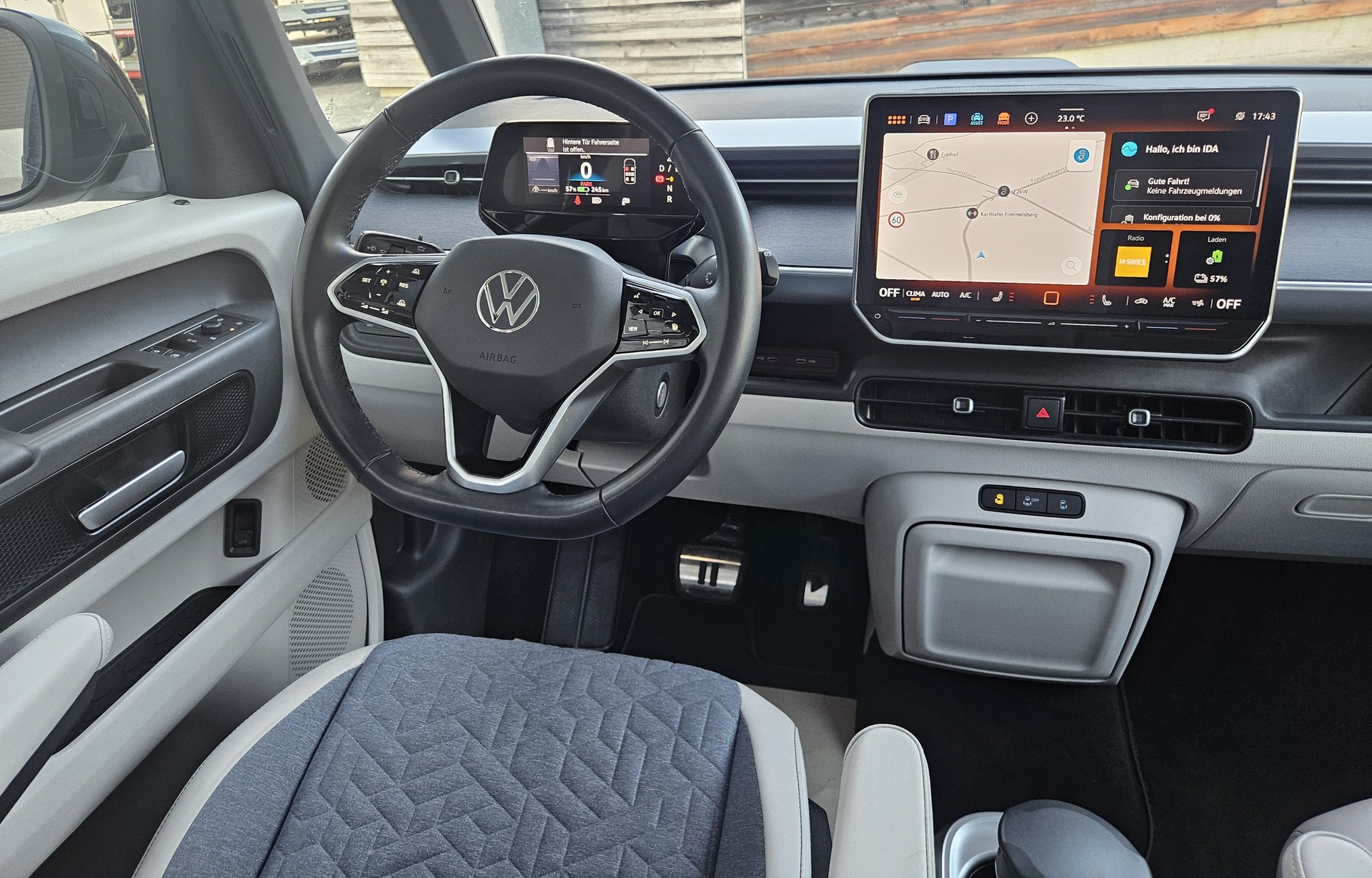 VW ID.Buzz LWB Pro mit 7-Sitzplätzen und Panoramadach-image-9