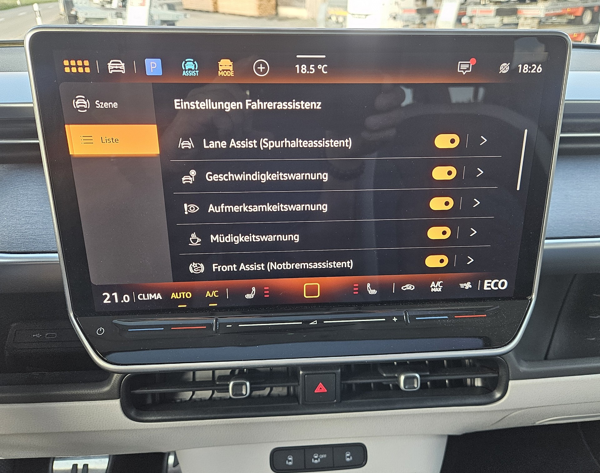 VW ID.Buzz LWB Pro mit 7-Sitzplätzen und Panoramadach-image-16
