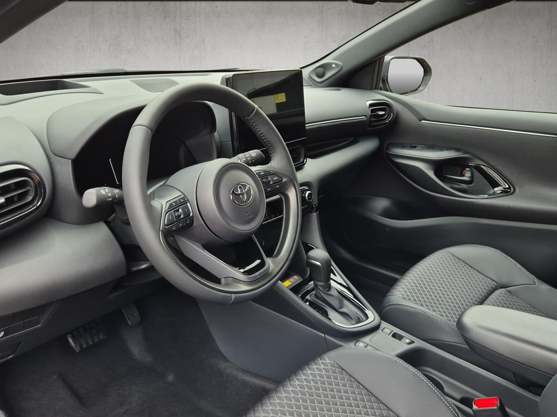 TOYOTA Yaris 1.5 VVT-i HSD Premium-image-8
