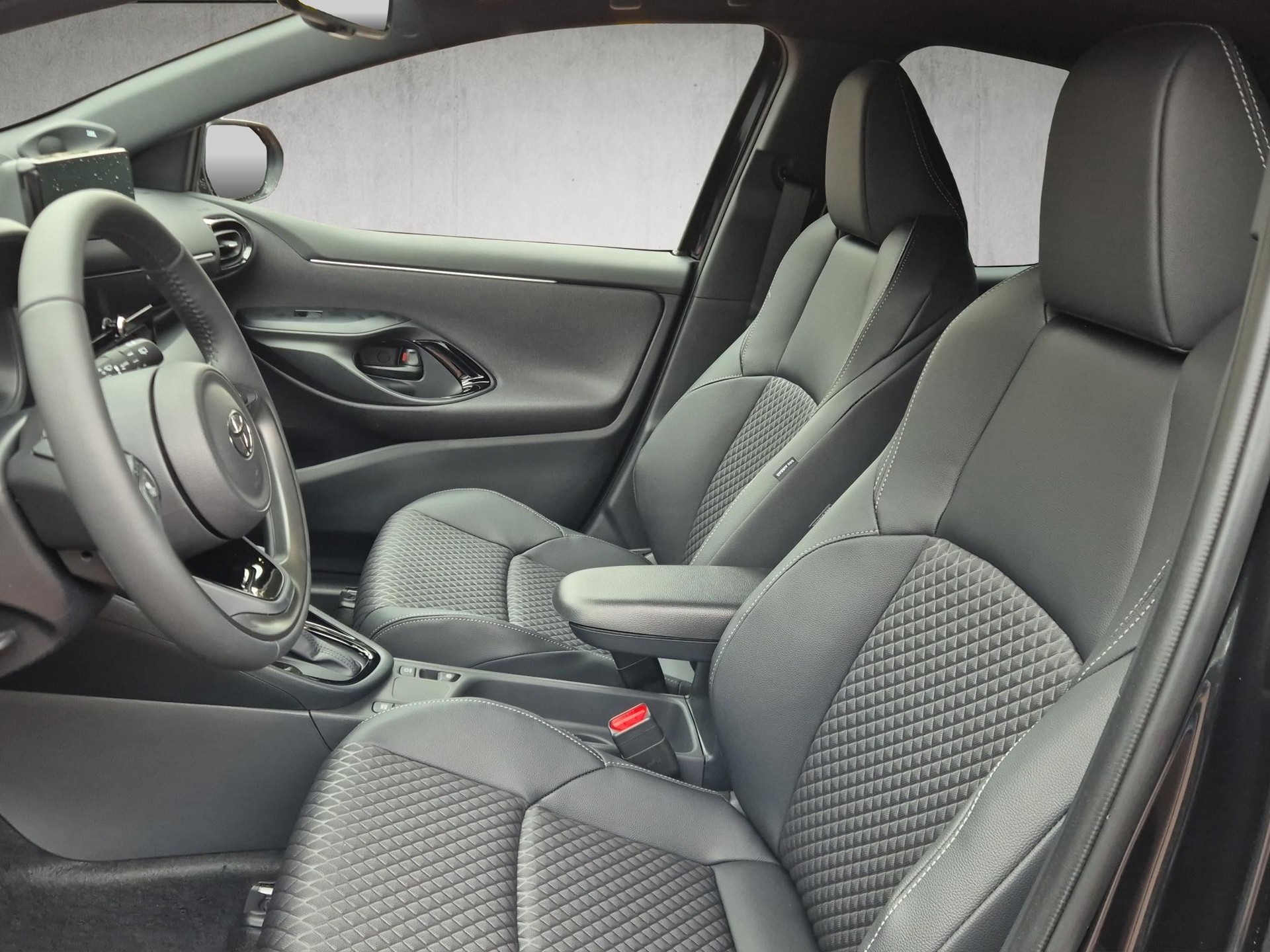TOYOTA Yaris 1.5 VVT-i HSD Premium-image-9