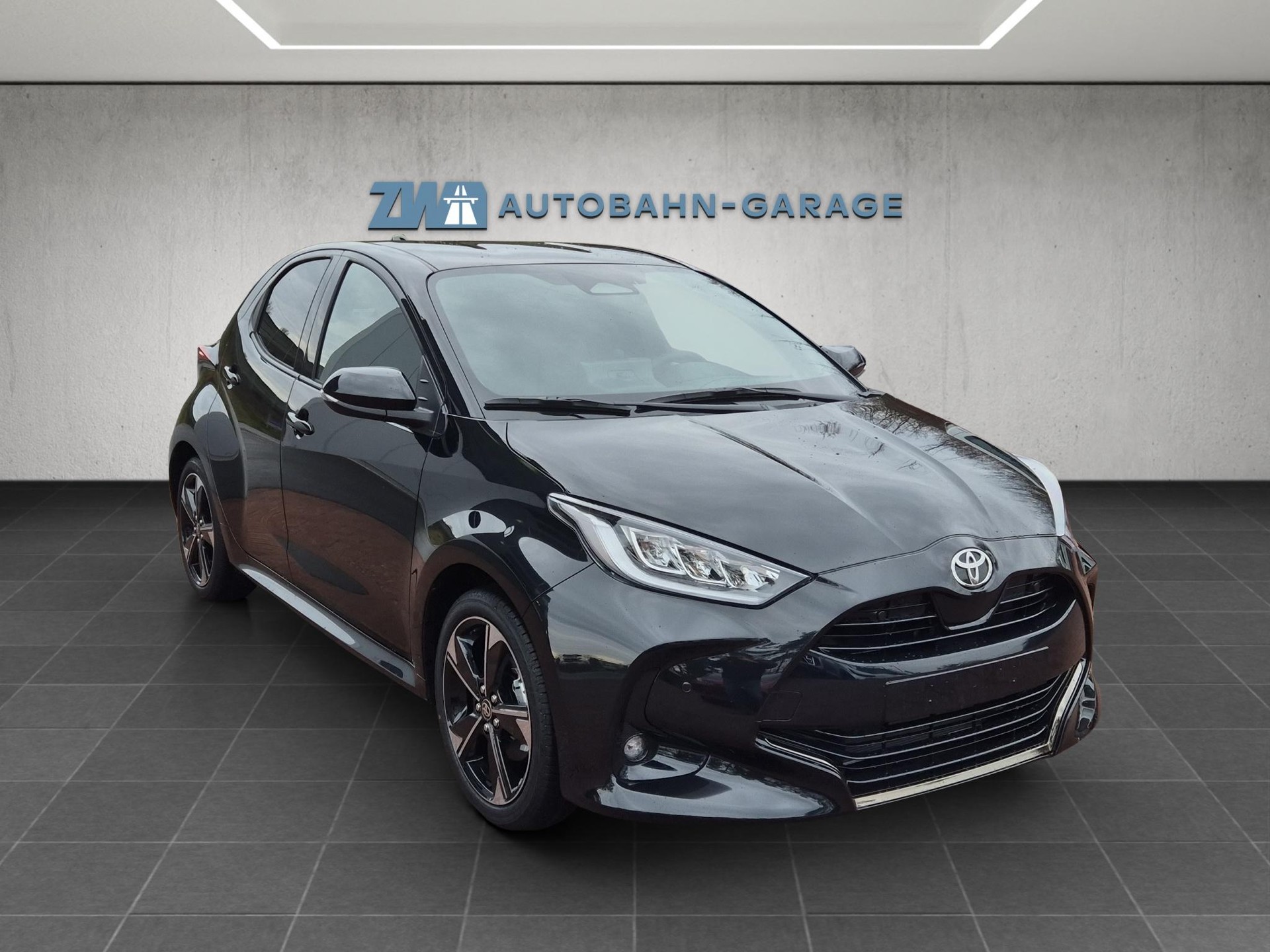 TOYOTA Yaris 1.5 VVT-i HSD Premium-image-6