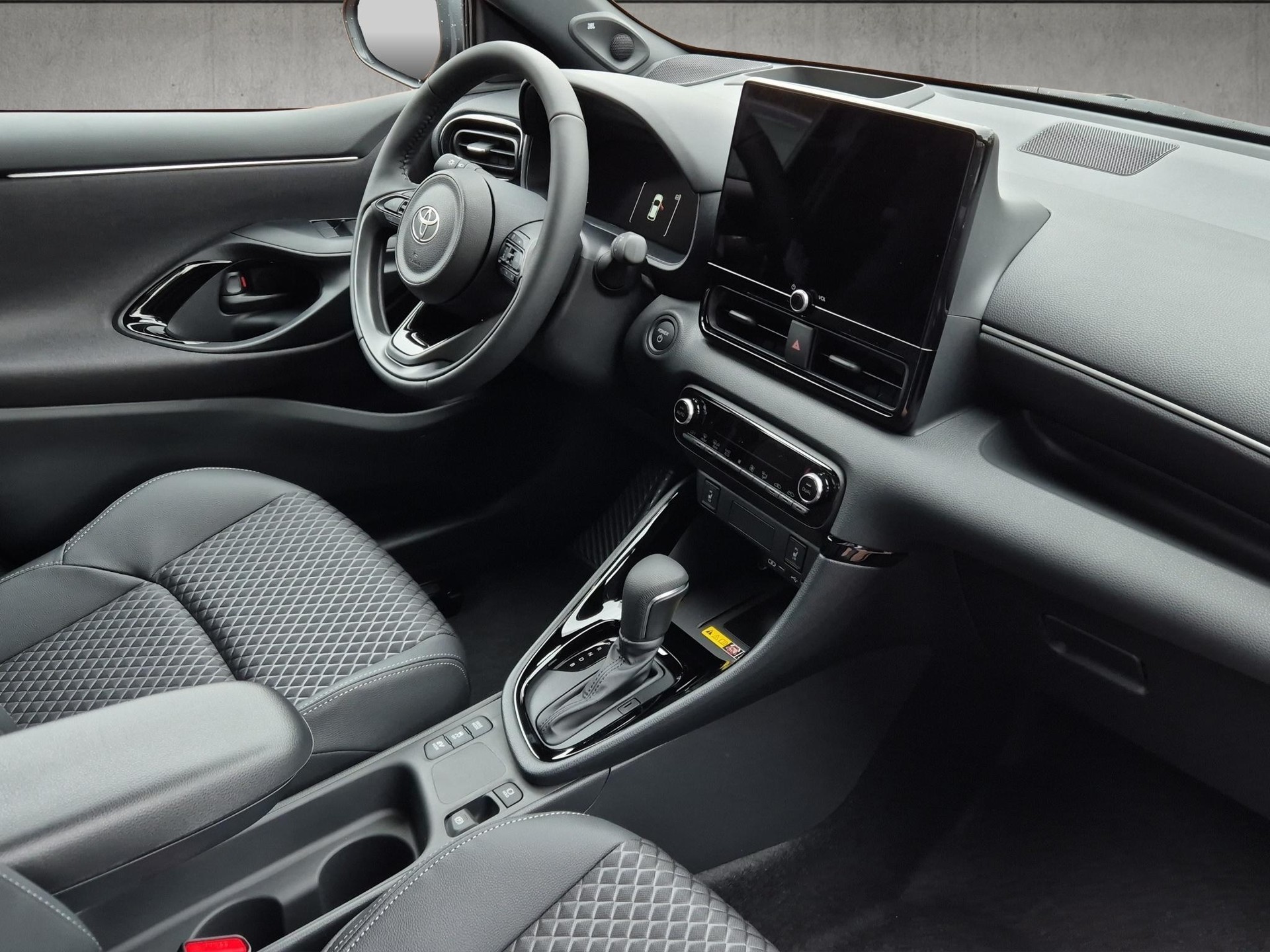 TOYOTA Yaris 1.5 VVT-i HSD Premium-image-11