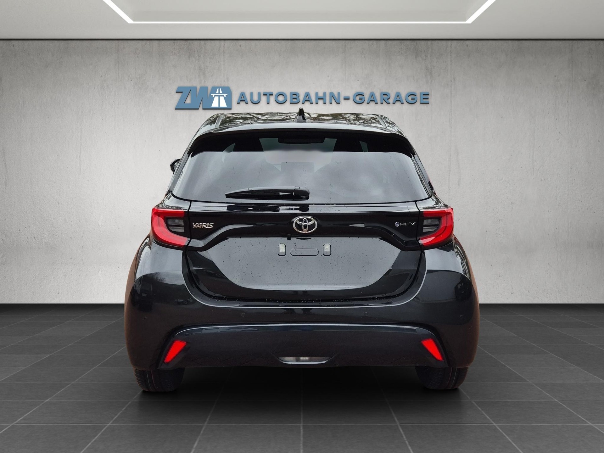 TOYOTA Yaris 1.5 VVT-i HSD Premium-image-3