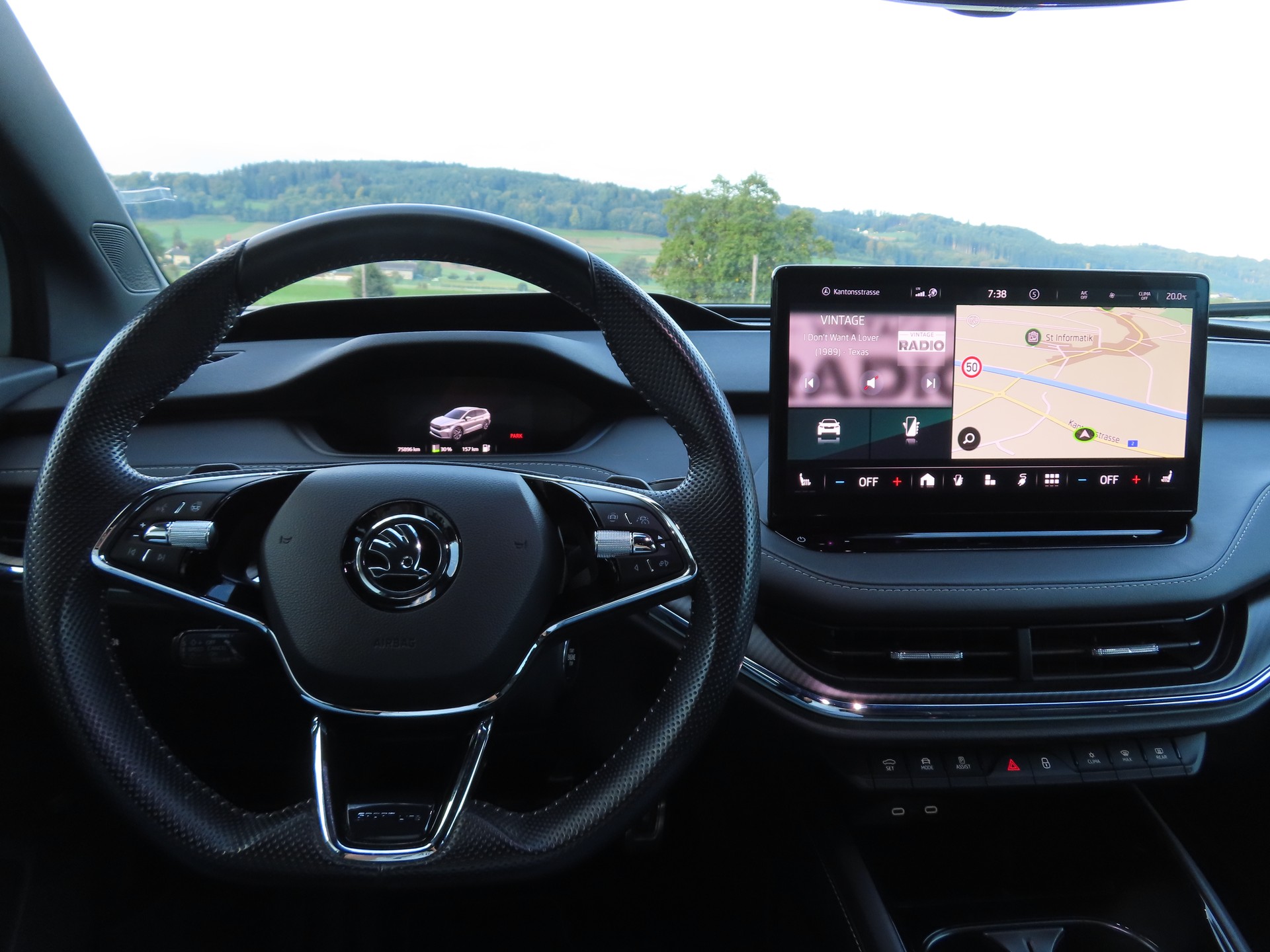 SKODA Enyaq iV 80x SportLine-image-8