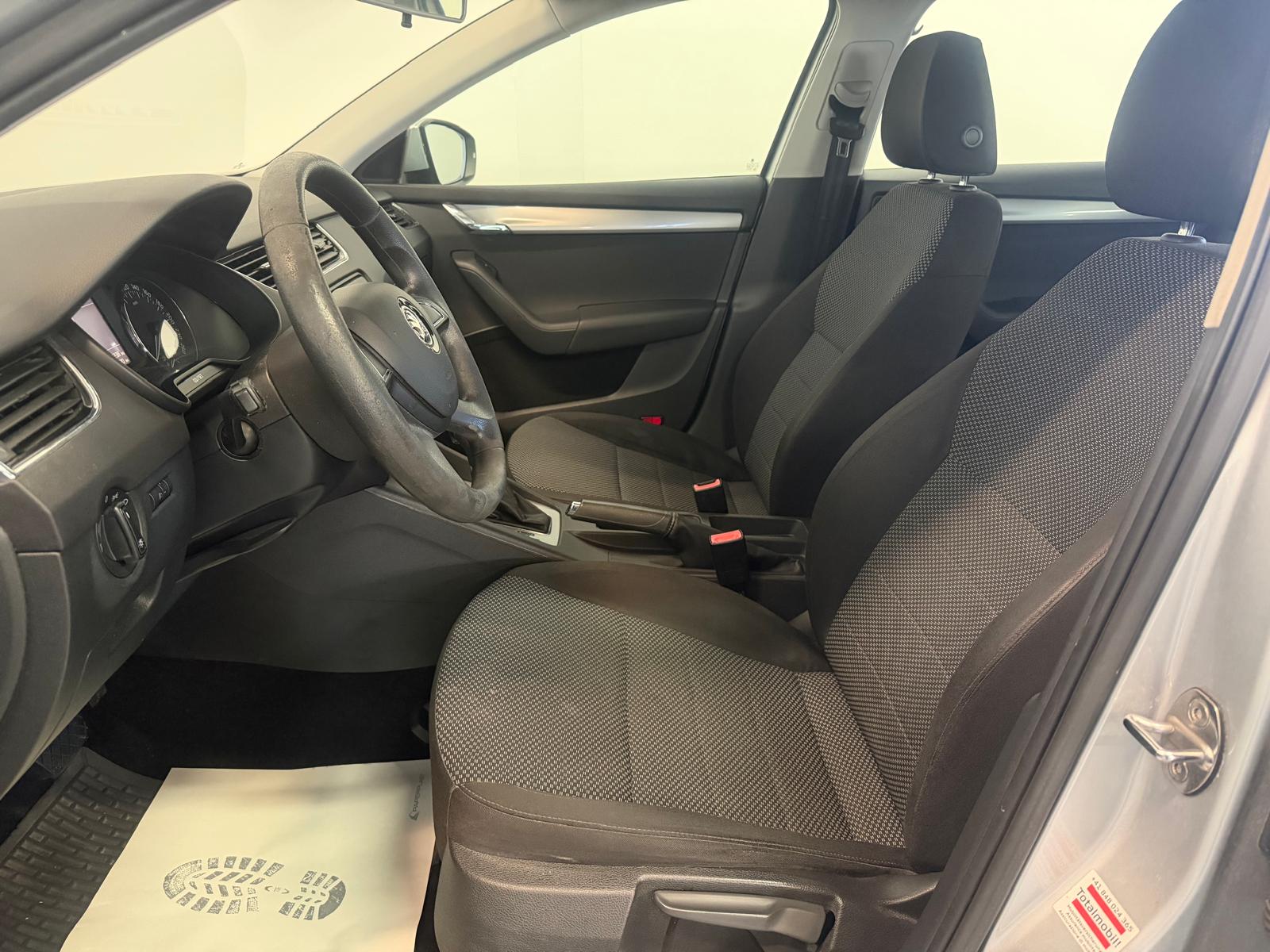SKODA Octavia 1.4 TSI Ambition DSG-image-15