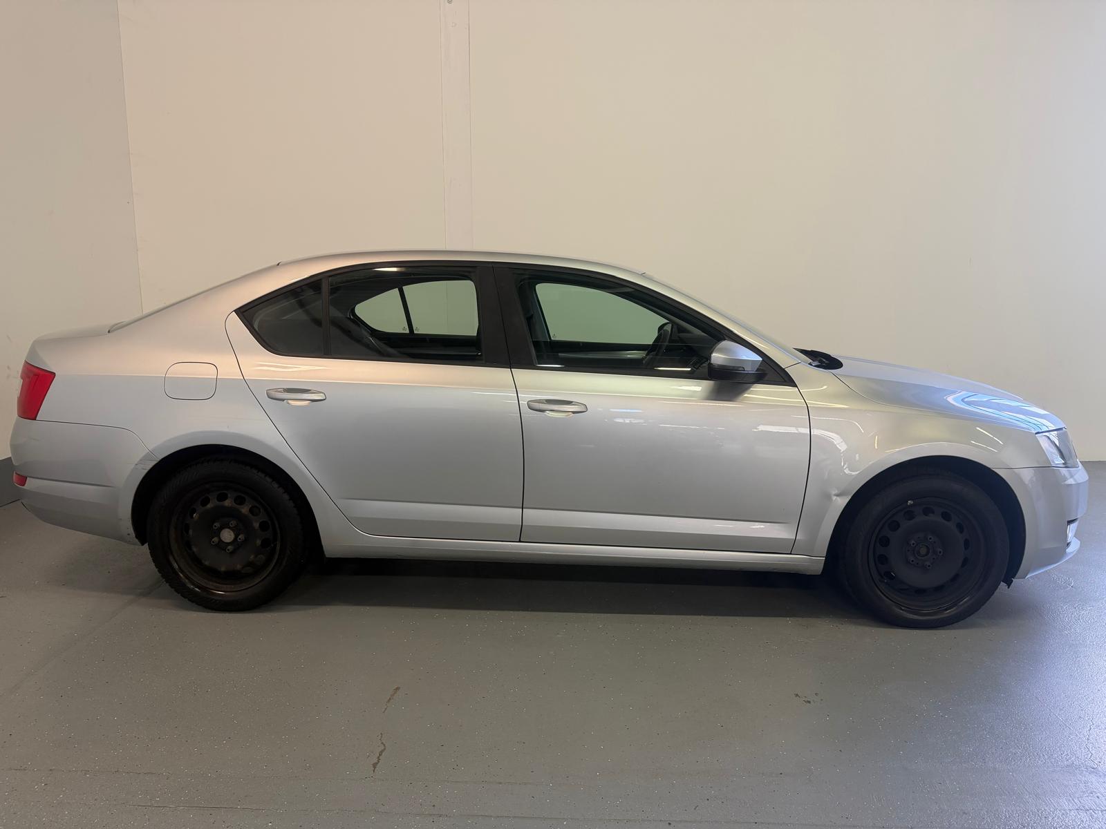 SKODA Octavia 1.4 TSI Ambition DSG-image-5