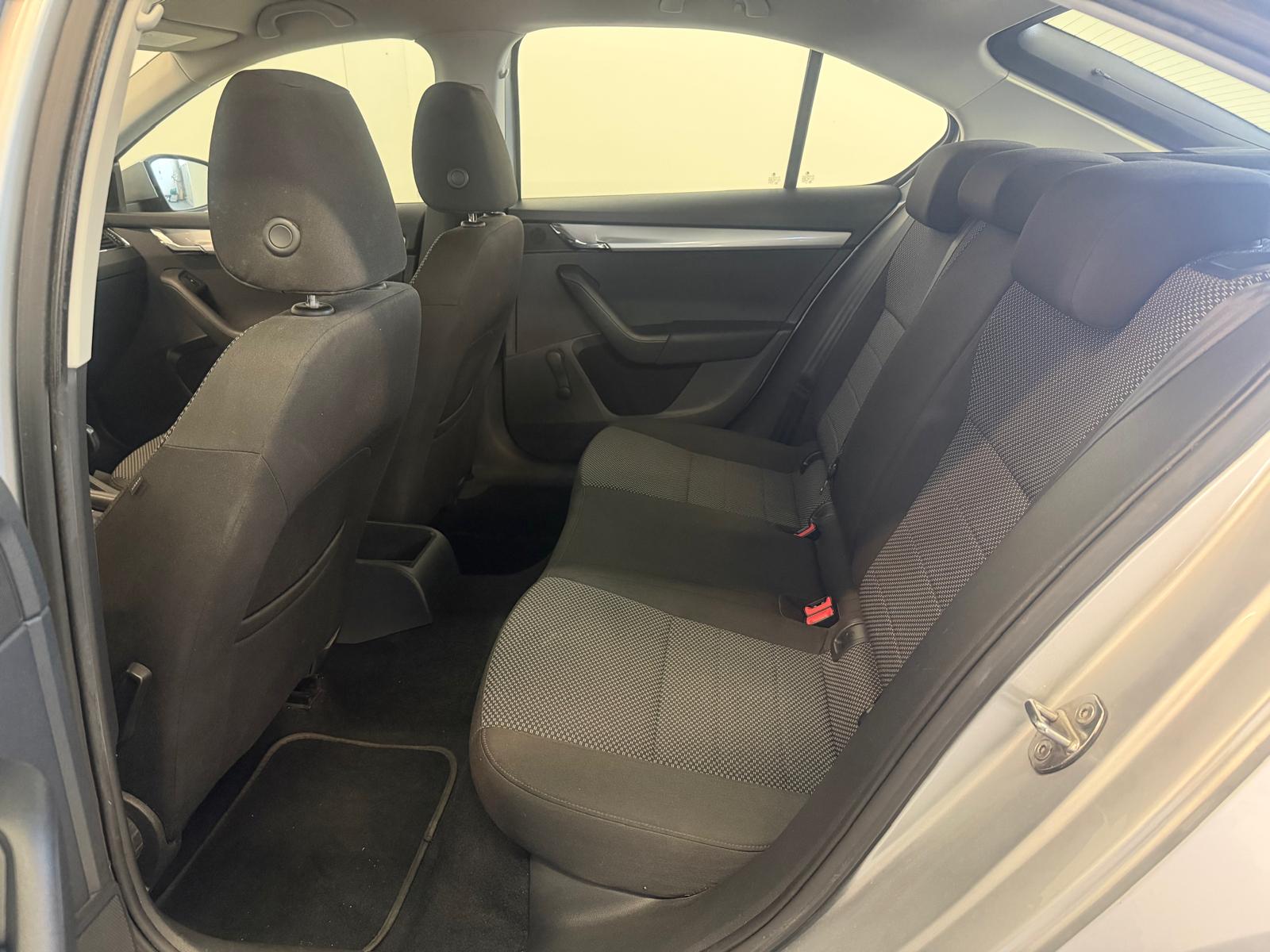 SKODA Octavia 1.4 TSI Ambition DSG-image-16