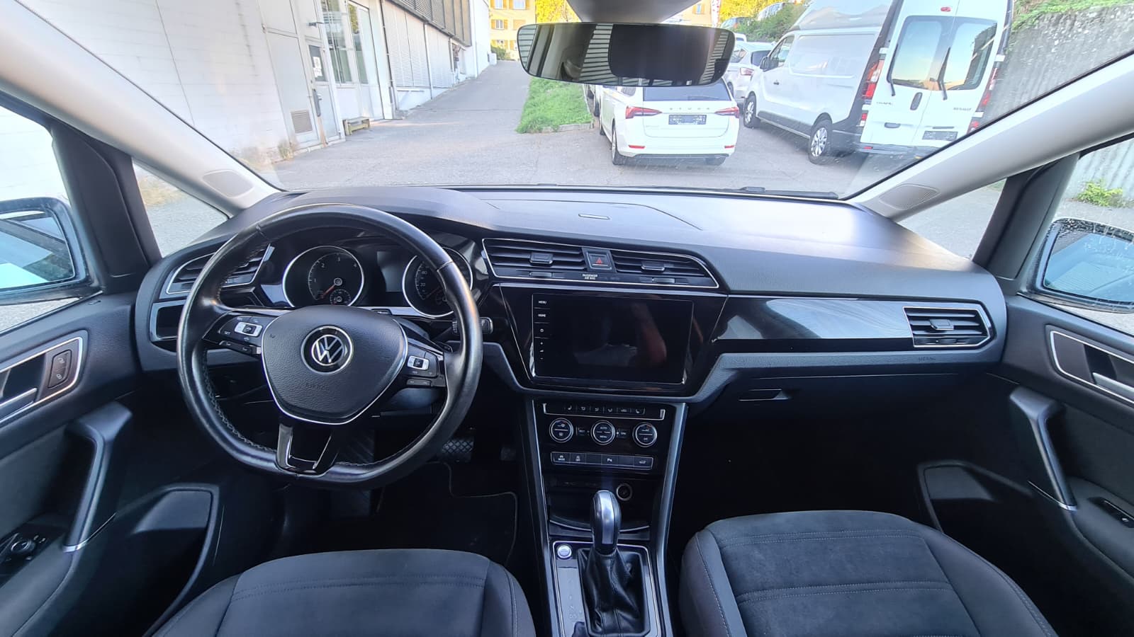 VW Touran 2.0 TDI BlueMotion Technology Highline DSG ** 7-Plätzer ** Gr-Navi ** RF-Kamera ** Abstandsregelsysteme ** Sitzheizung **-image-15