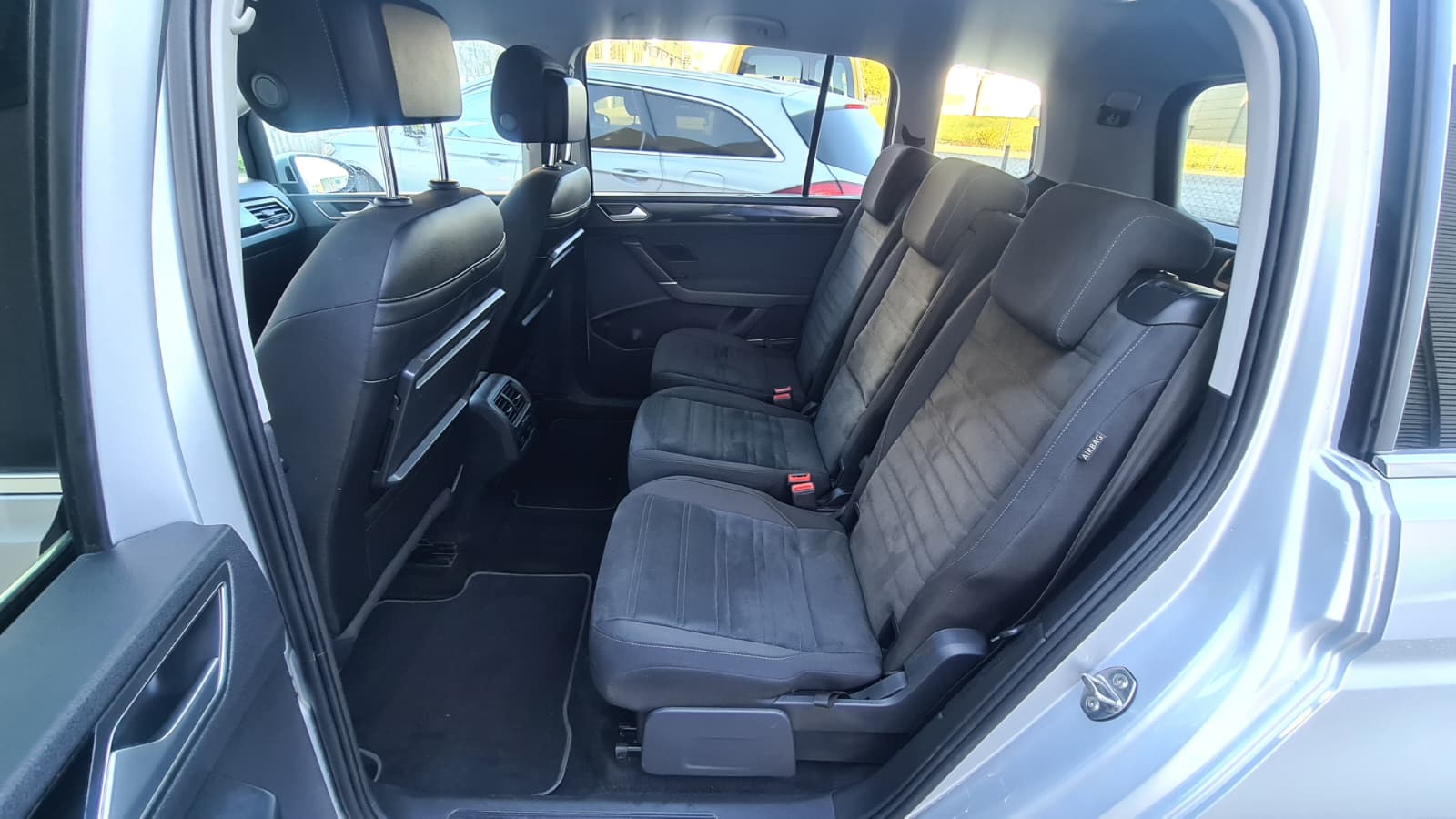 VW Touran 2.0 TDI BlueMotion Technology Highline DSG ** 7-Plätzer ** Gr-Navi ** RF-Kamera ** Abstandsregelsysteme ** Sitzheizung **-image-19