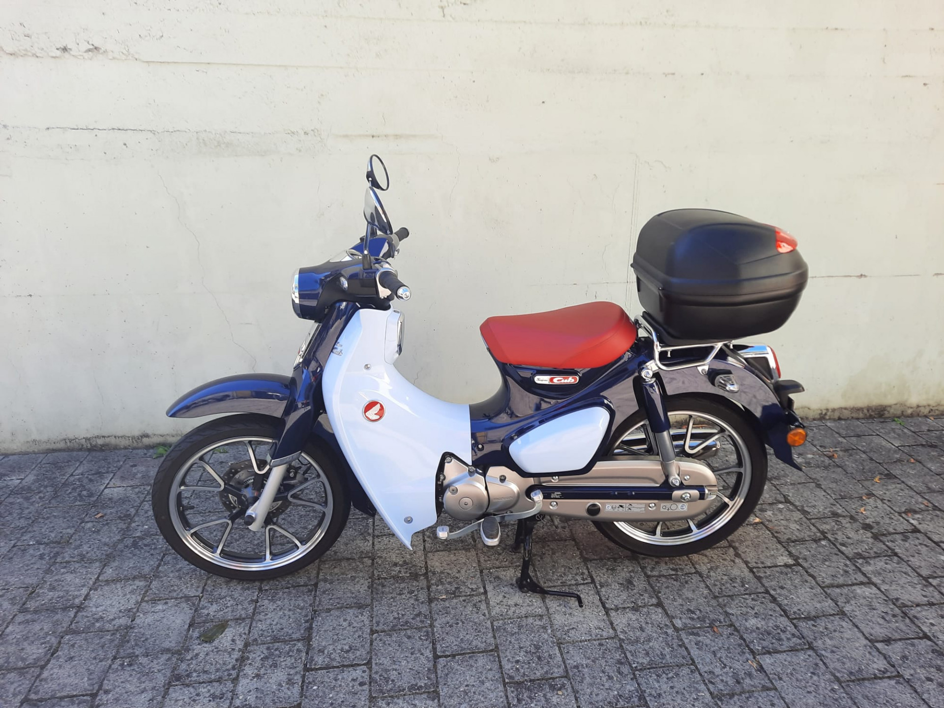 HONDA C 125 Super Cub-showroom-element-1