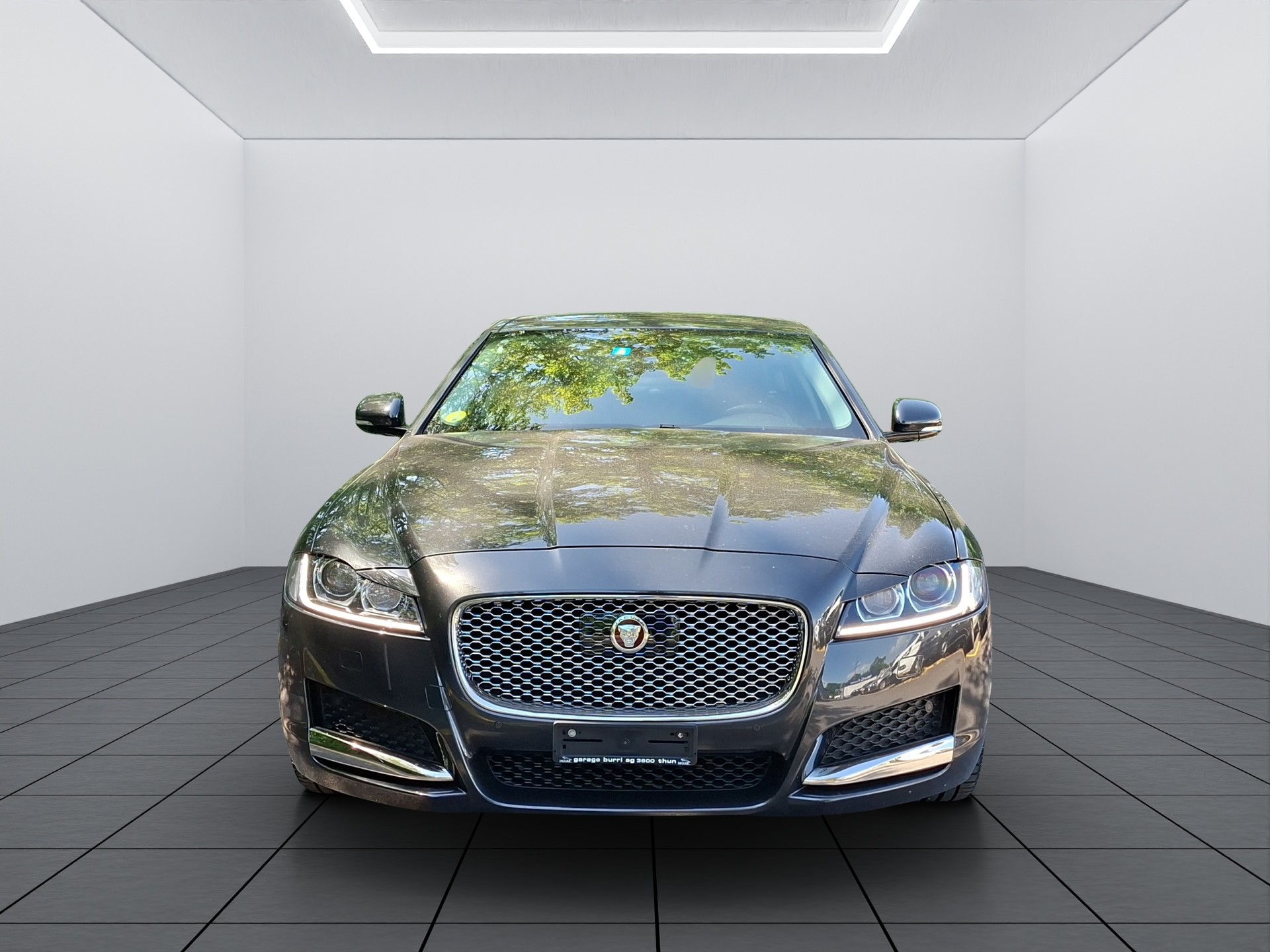 JAGUAR XF 20d Portfolio AWD Automatic-image-3