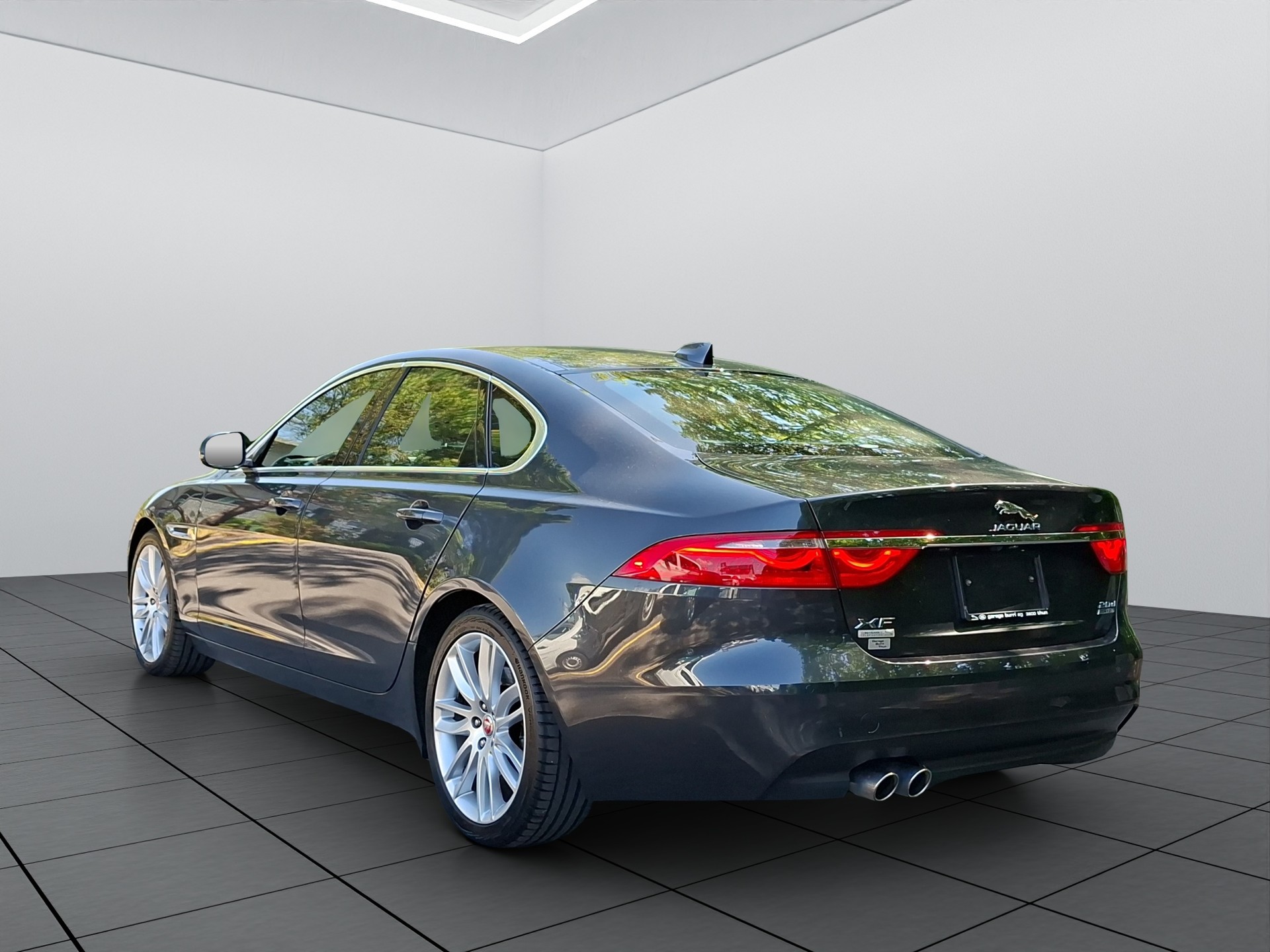 JAGUAR XF 20d Portfolio AWD Automatic-image-2