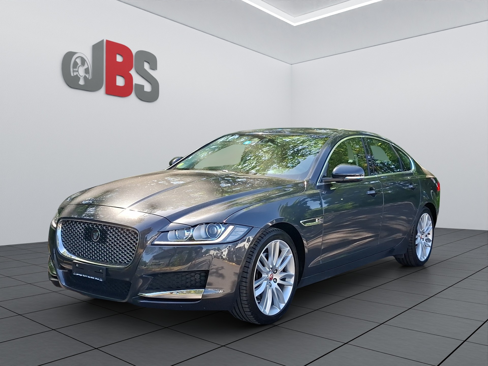 JAGUAR XF 20d Portfolio AWD Automatic-image-0