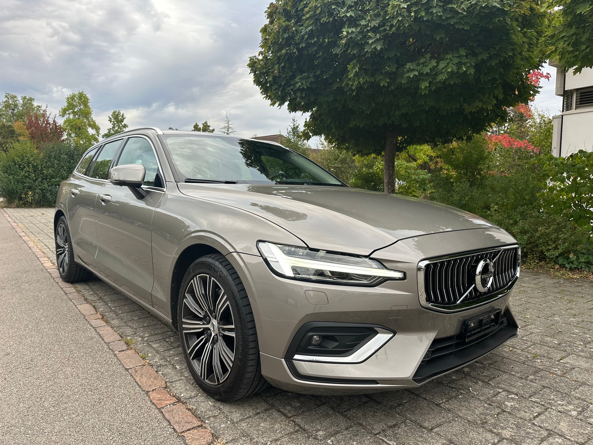 VOLVO 2.0 T5 Inscription-image-1
