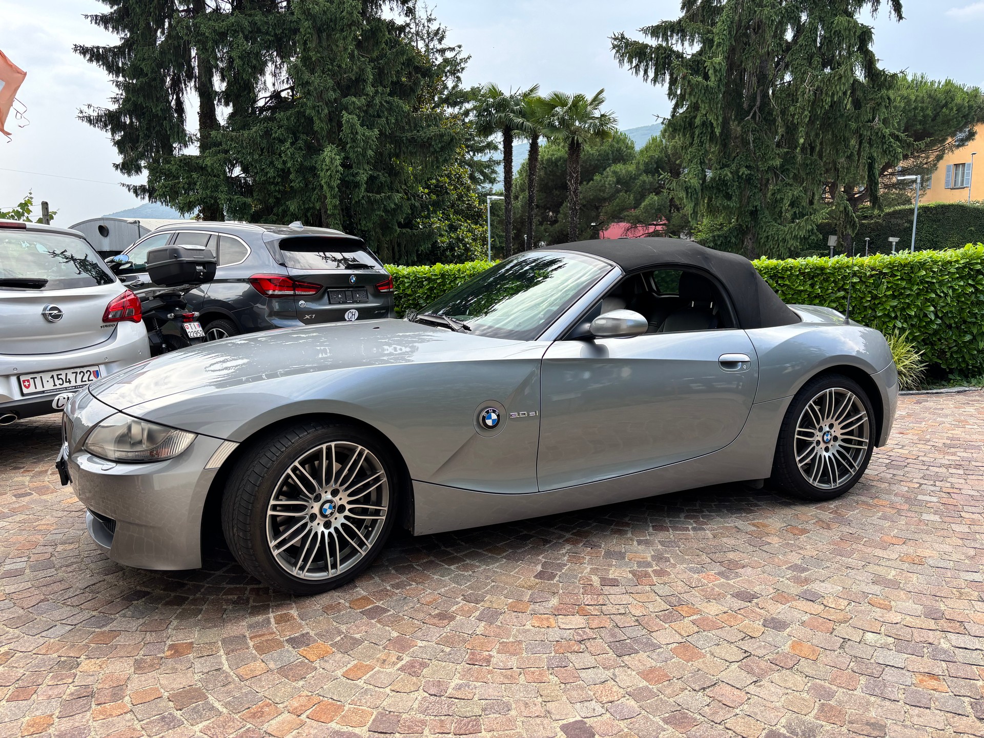 BMW 3.0si-image-0