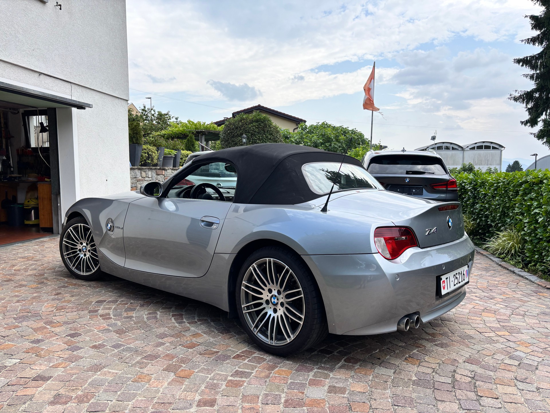 BMW 3.0si-image-2