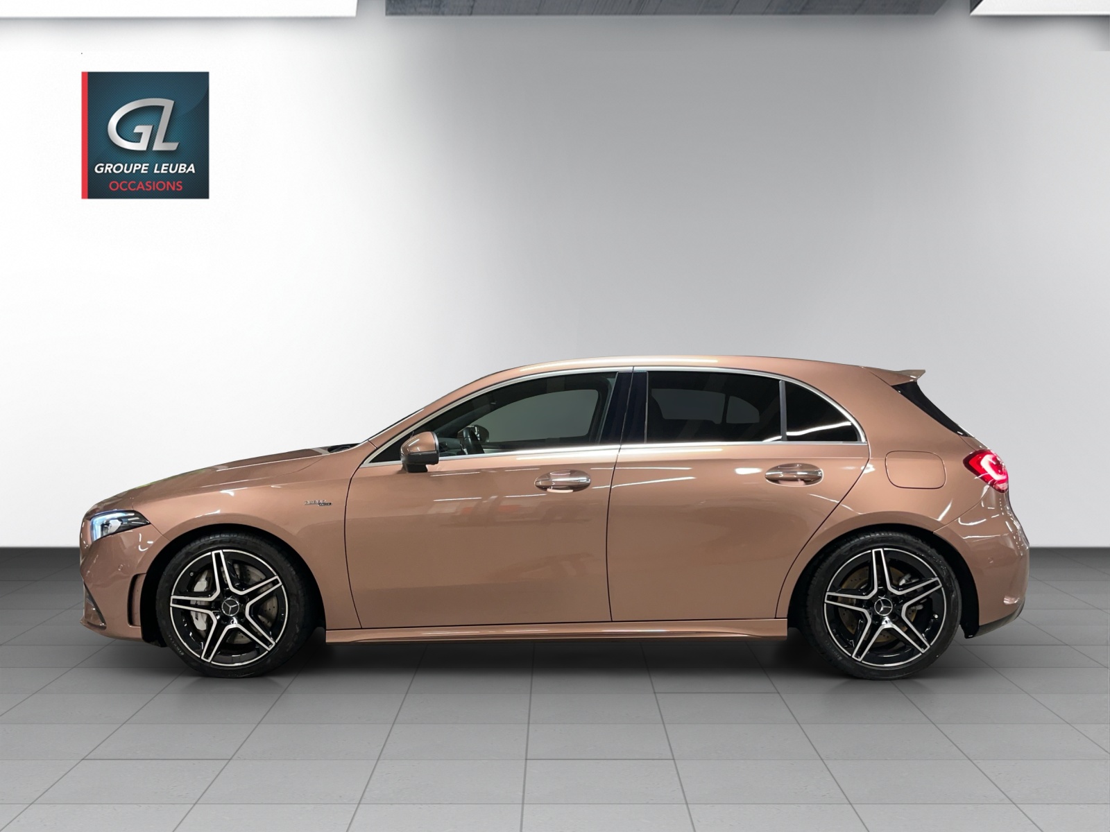 MERCEDES-BENZ A AMG 35 4Matic 8G-DCT-showroom-element-2