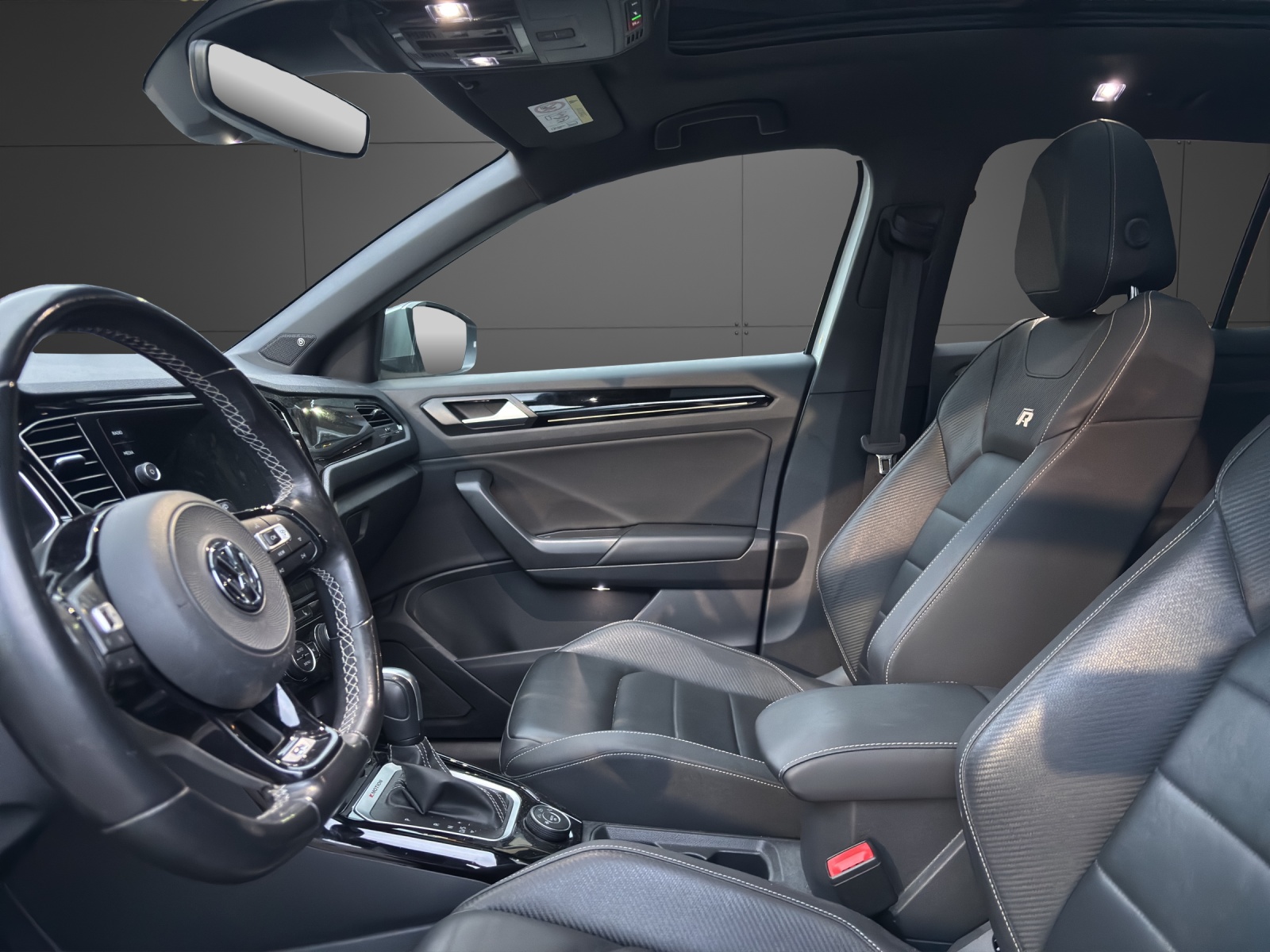 VW T-Roc 2.0 TSI R DSG 4Motion-image-2