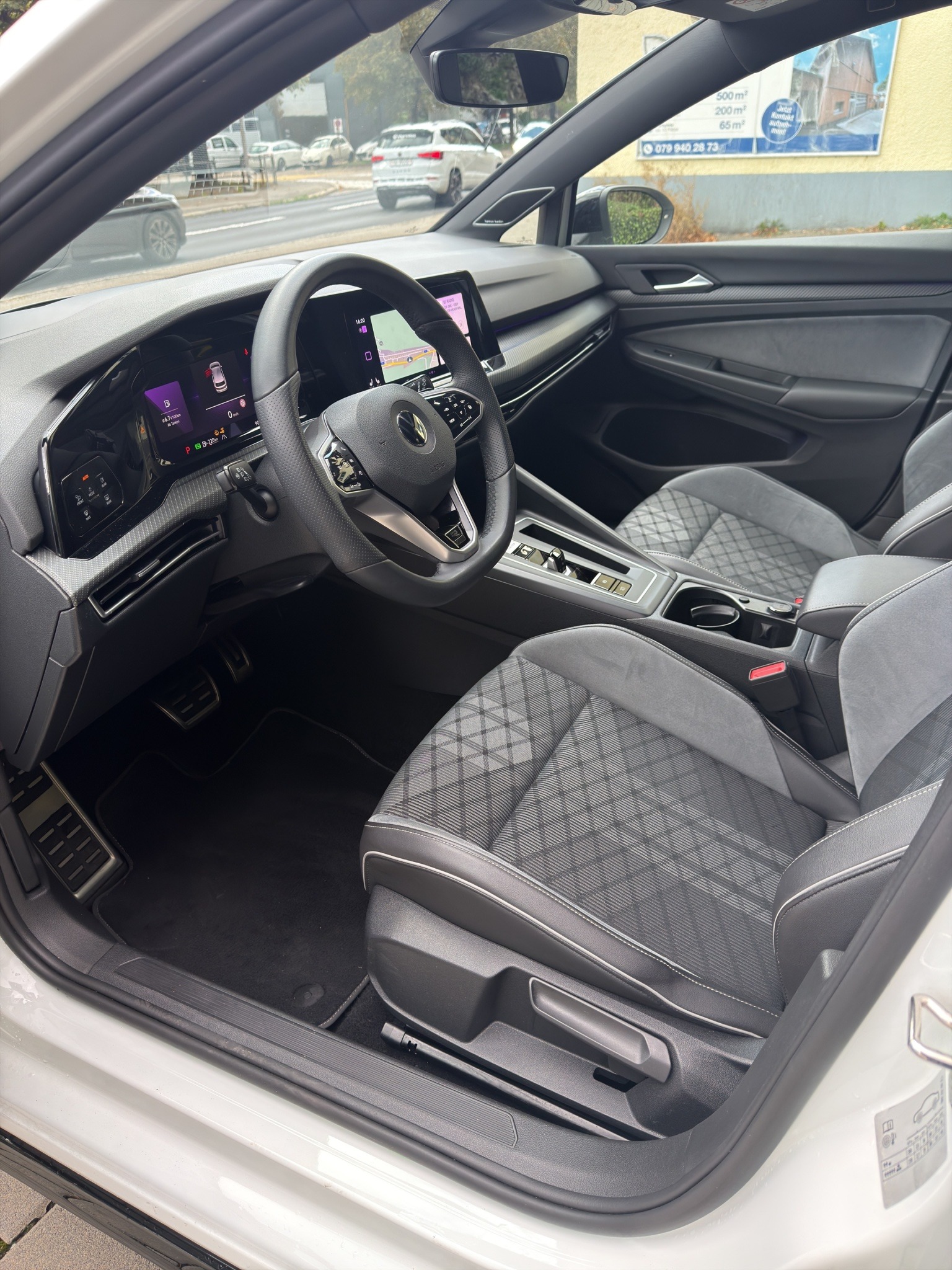VW Golf 1.5 eTSI mHEV ACT R-Line DSG-image-8