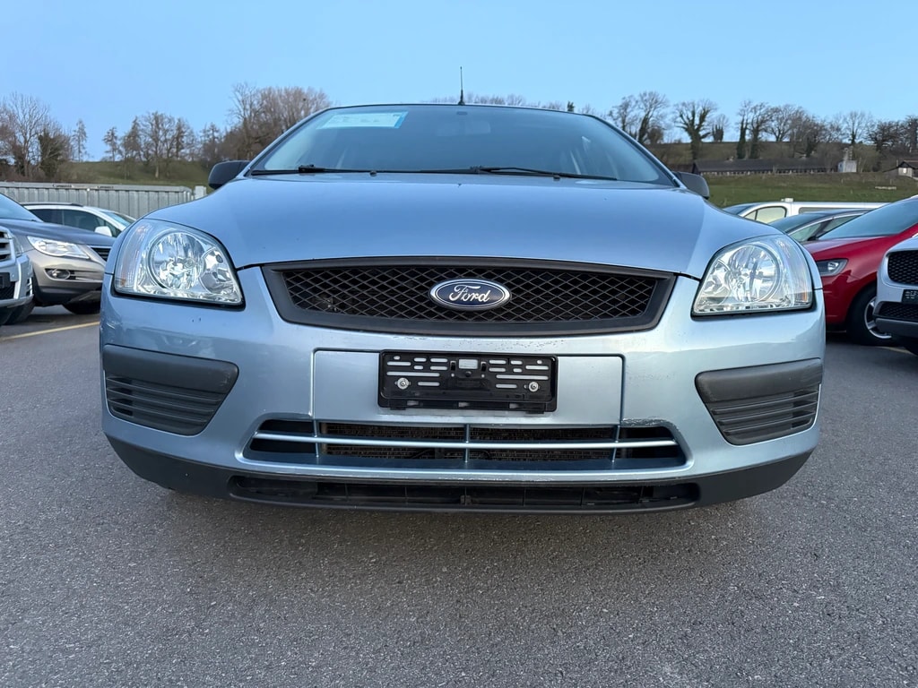 FORD Focus 1.6i Ghia Automatic-image-1