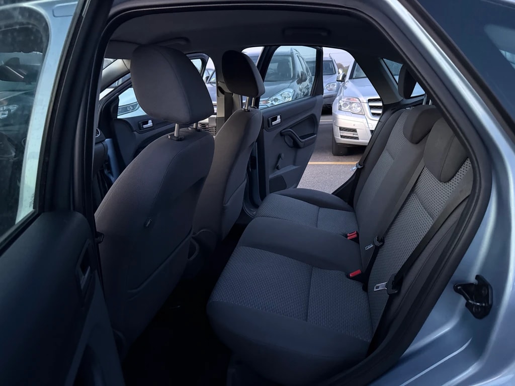 FORD Focus 1.6i Ghia Automatic-image-8