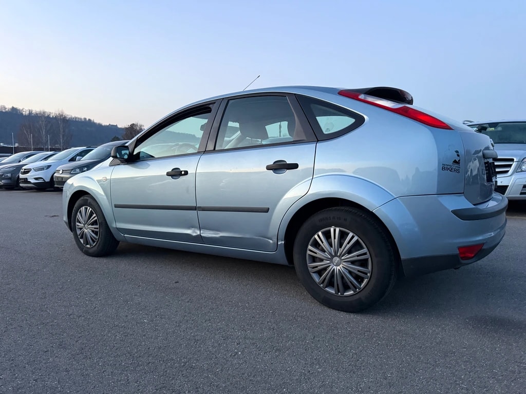 FORD Focus 1.6i Ghia Automatic-image-5