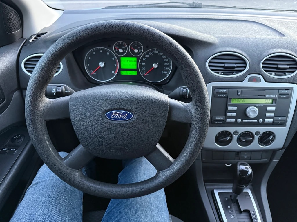 FORD Focus 1.6i Ghia Automatic-image-14