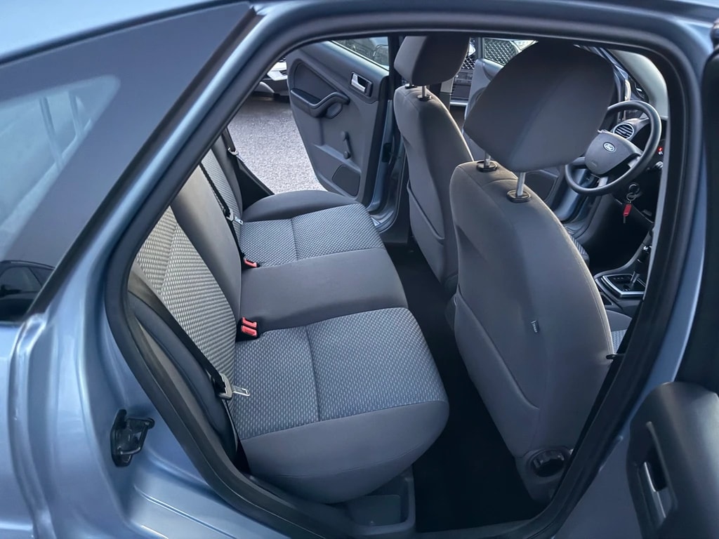FORD Focus 1.6i Ghia Automatic-image-7
