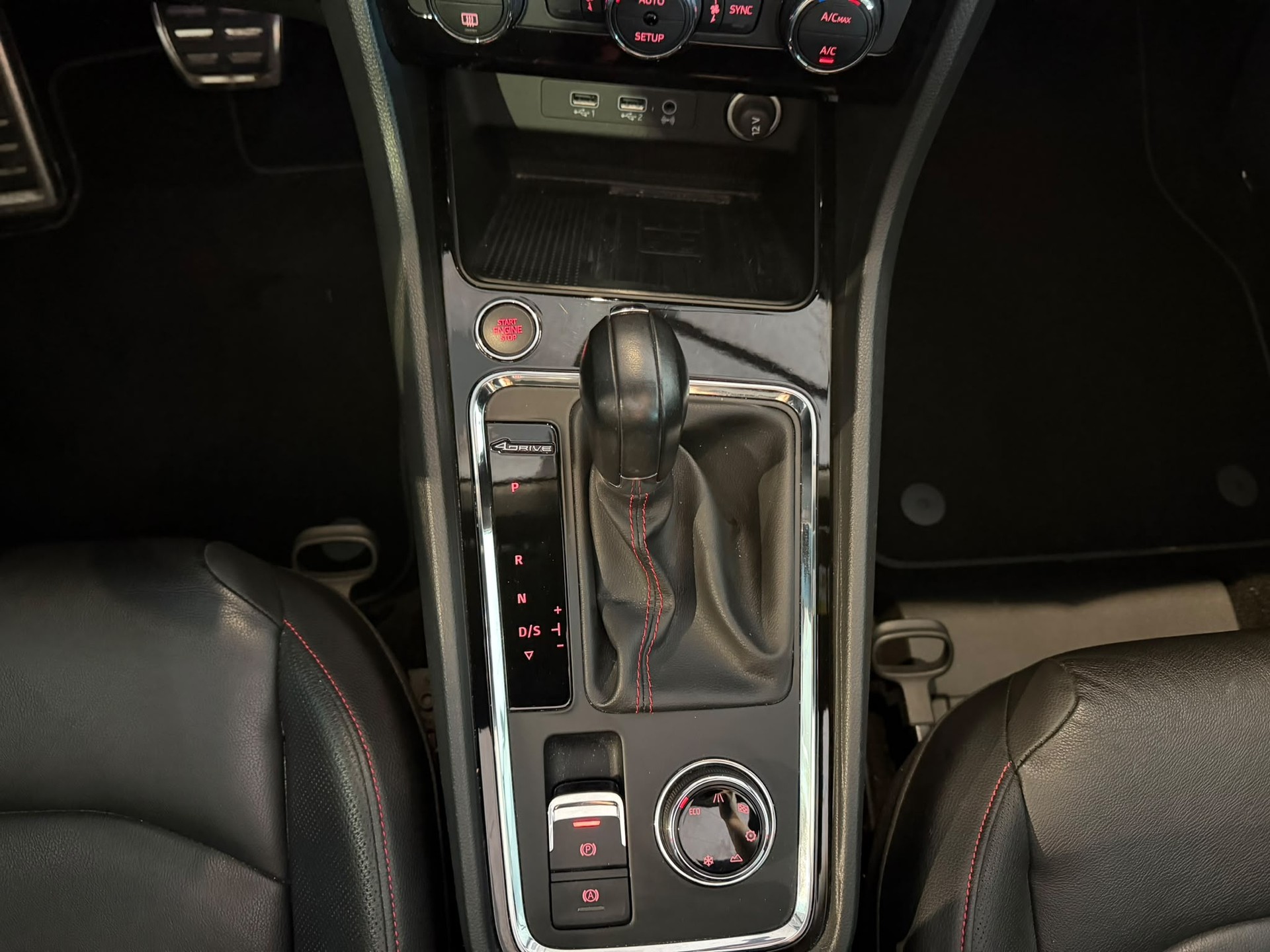 SEAT Ateca 2.0 TSI FR 4Drive DSG-image-20