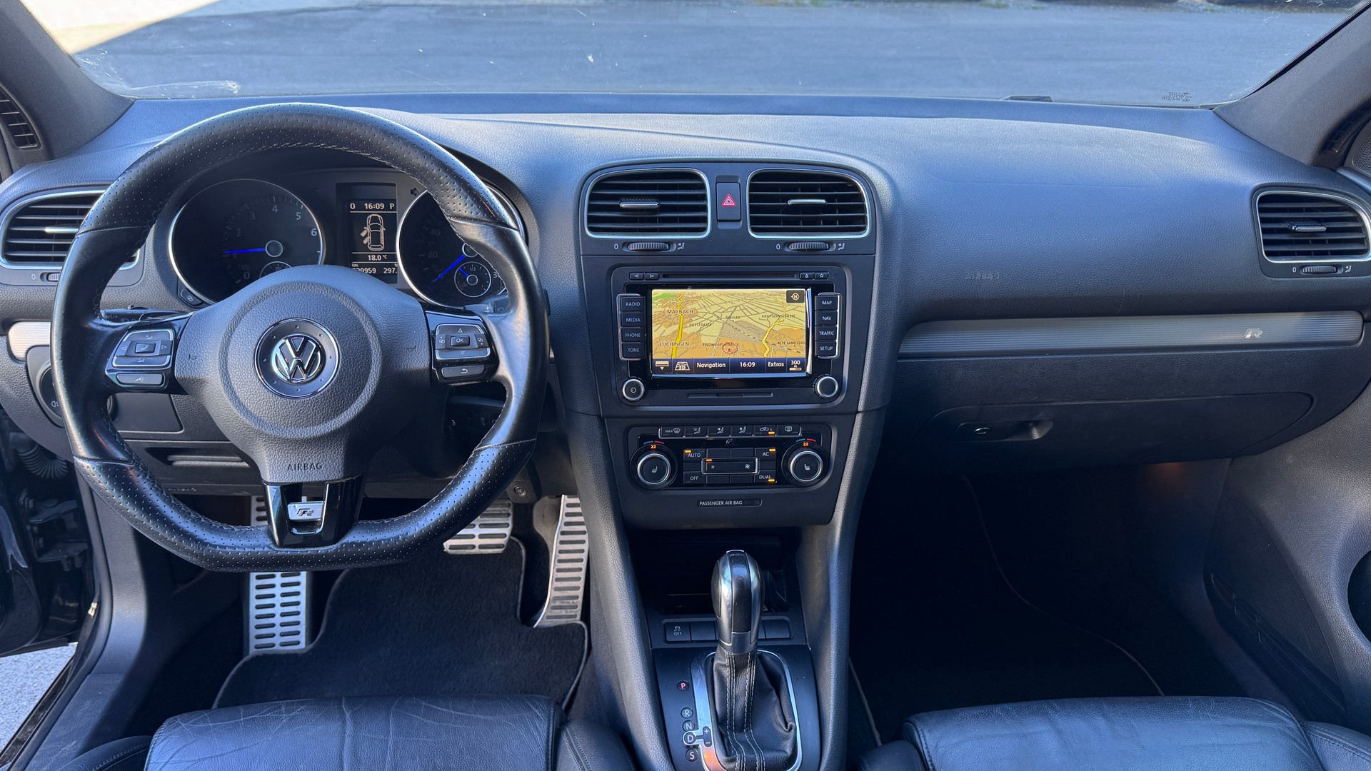 VW Golf 2.0 TSI R 4Motion DSG-image-5