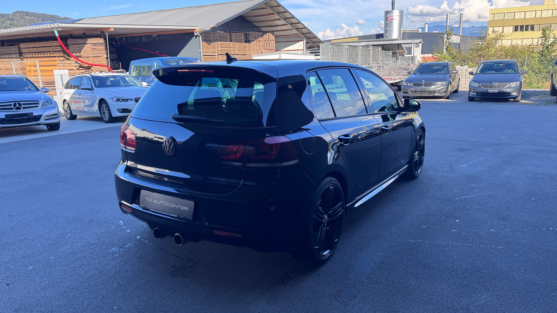 VW Golf 2.0 TSI R 4Motion DSG-image-2
