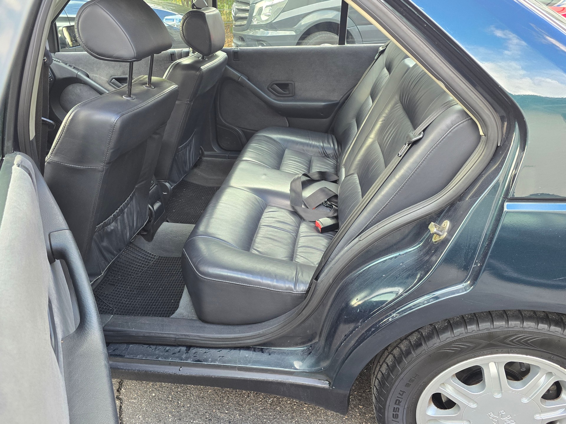 PEUGEOT 405 2.0 SRI Suisse Automat-image-12