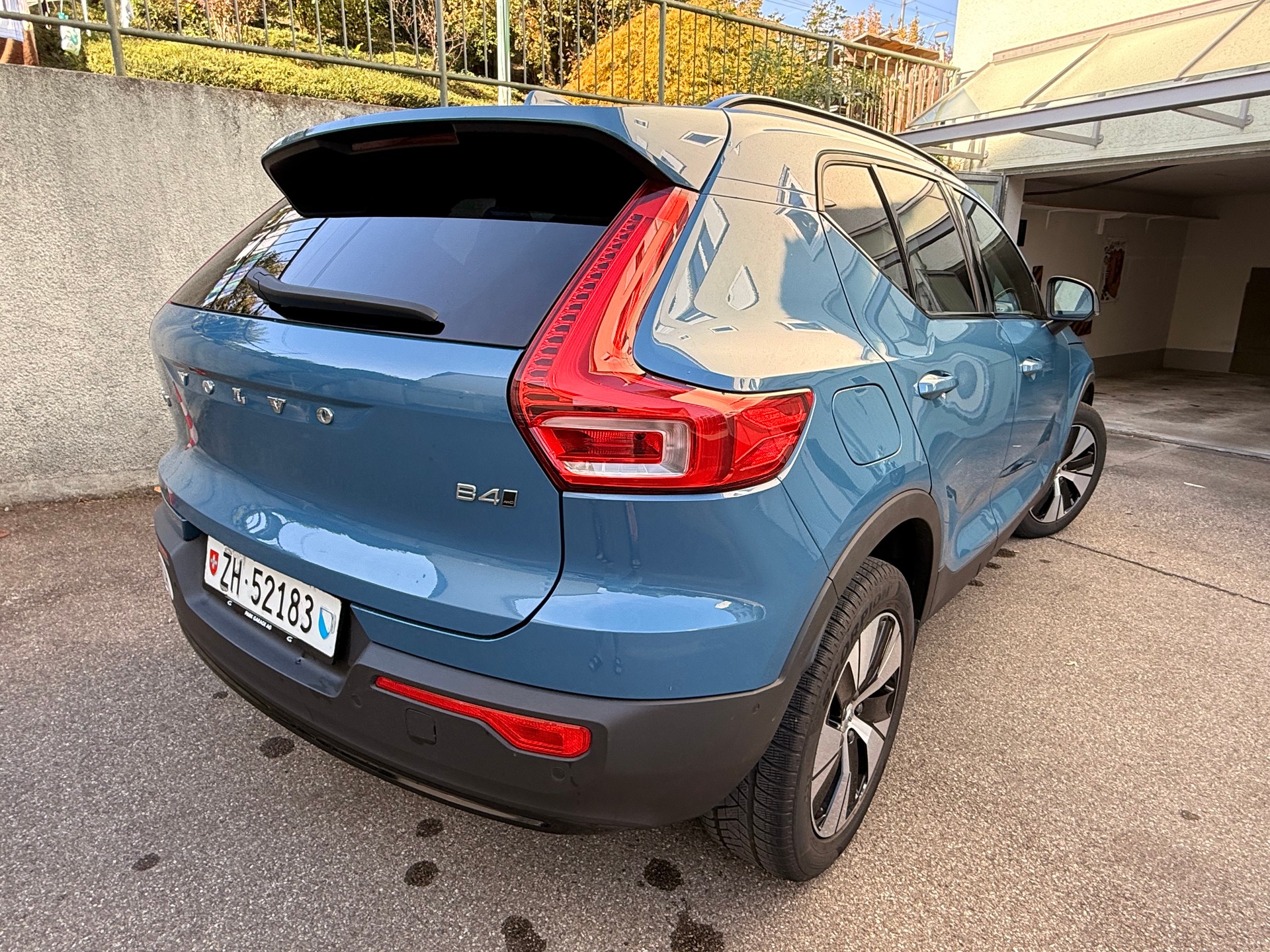 VOLVO 2.0 B4 MH Plus Dark AWD-image-3