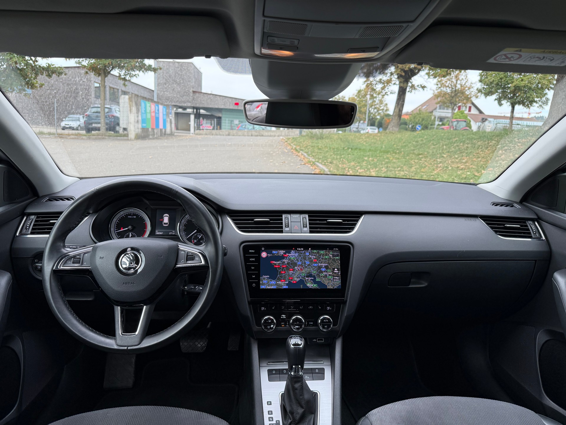 SKODA Octavia Combi 1.8 TSI Ambition 4x4 DSG-image-8
