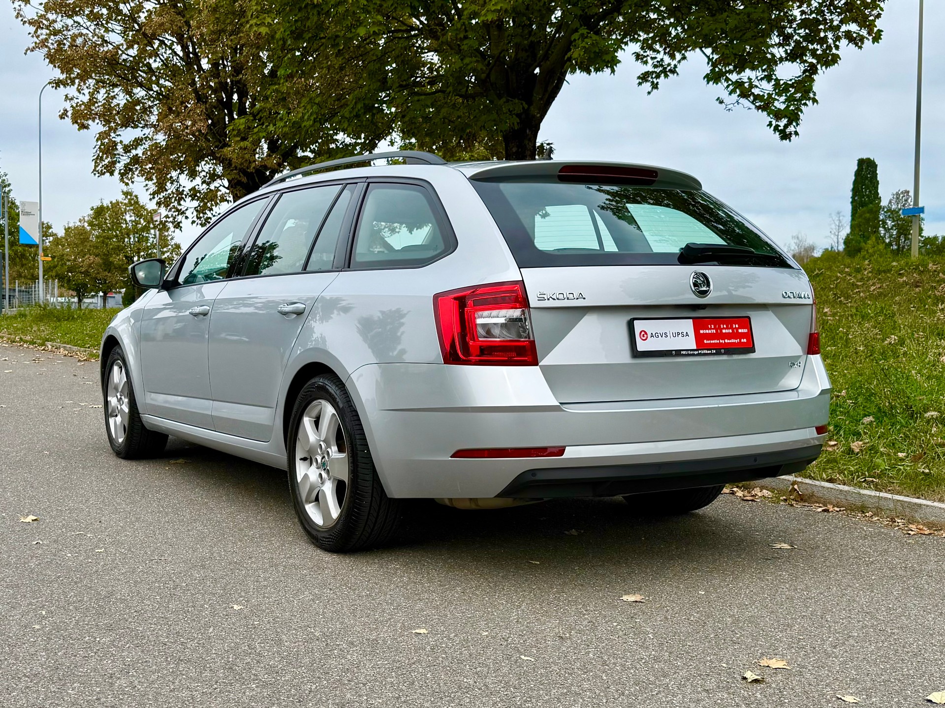 SKODA Octavia Combi 1.8 TSI Ambition 4x4 DSG-image-5