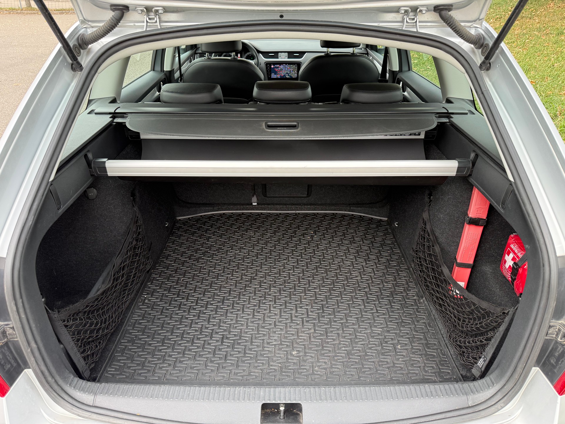 SKODA Octavia Combi 1.8 TSI Ambition 4x4 DSG-image-12
