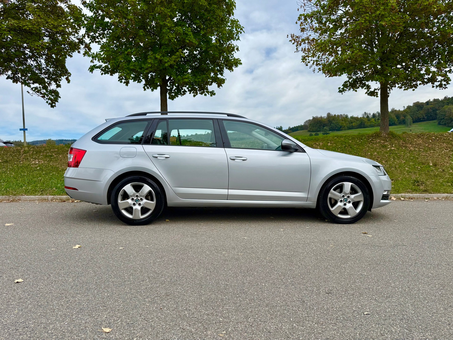 SKODA Octavia Combi 1.8 TSI Ambition 4x4 DSG-image-2
