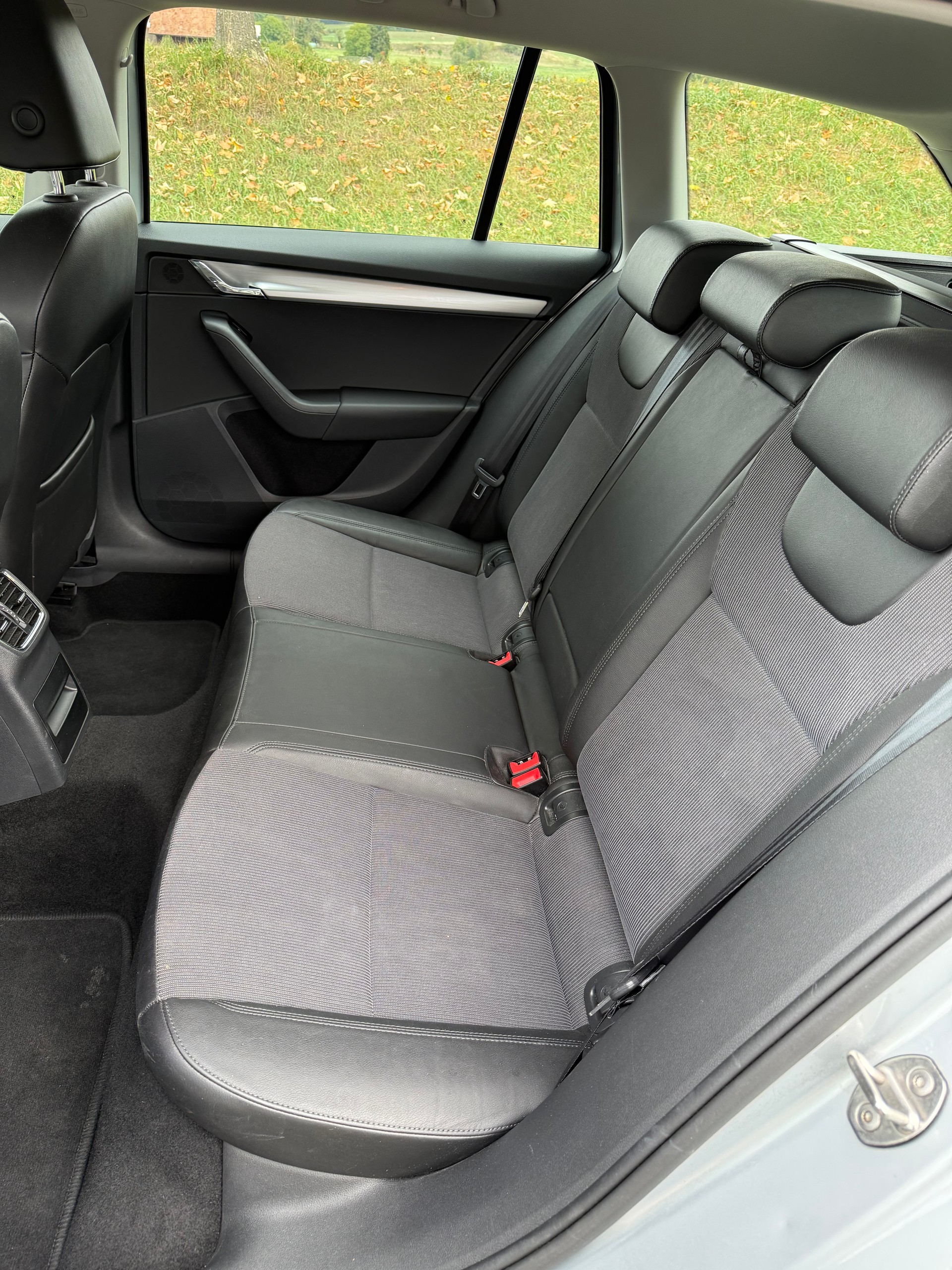 SKODA Octavia Combi 1.8 TSI Ambition 4x4 DSG-image-11